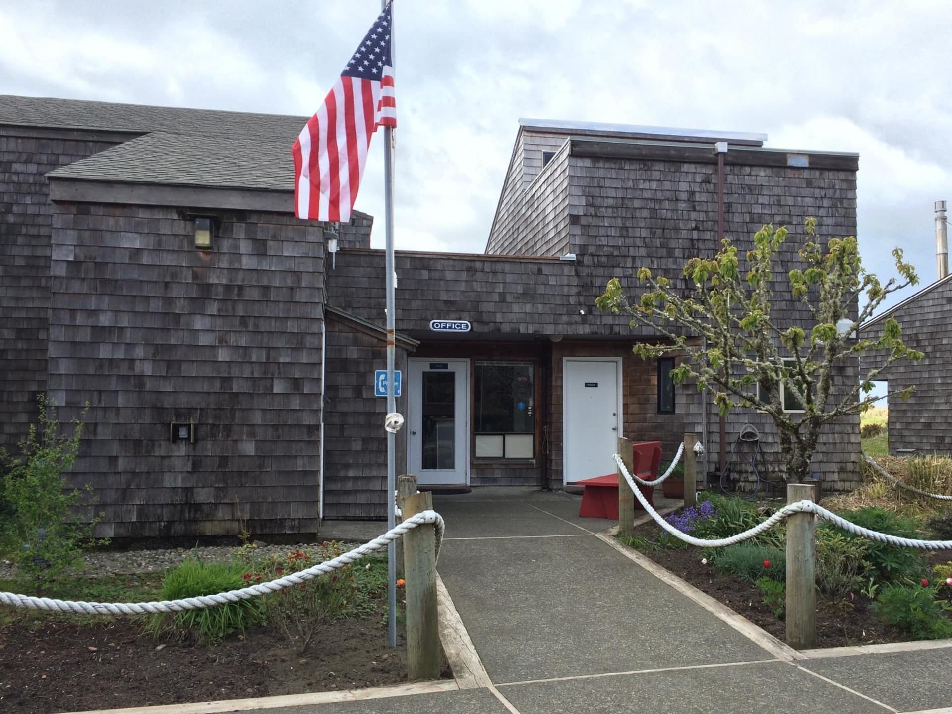 Surfcrest Resort featured exterior or lobby in Copalis Beach, WA — similar hotel