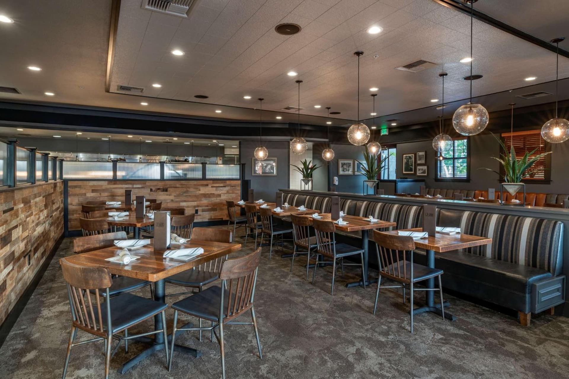 Best Western Plus Hilltop Inn interior in Redding, CA — gallery photo 2