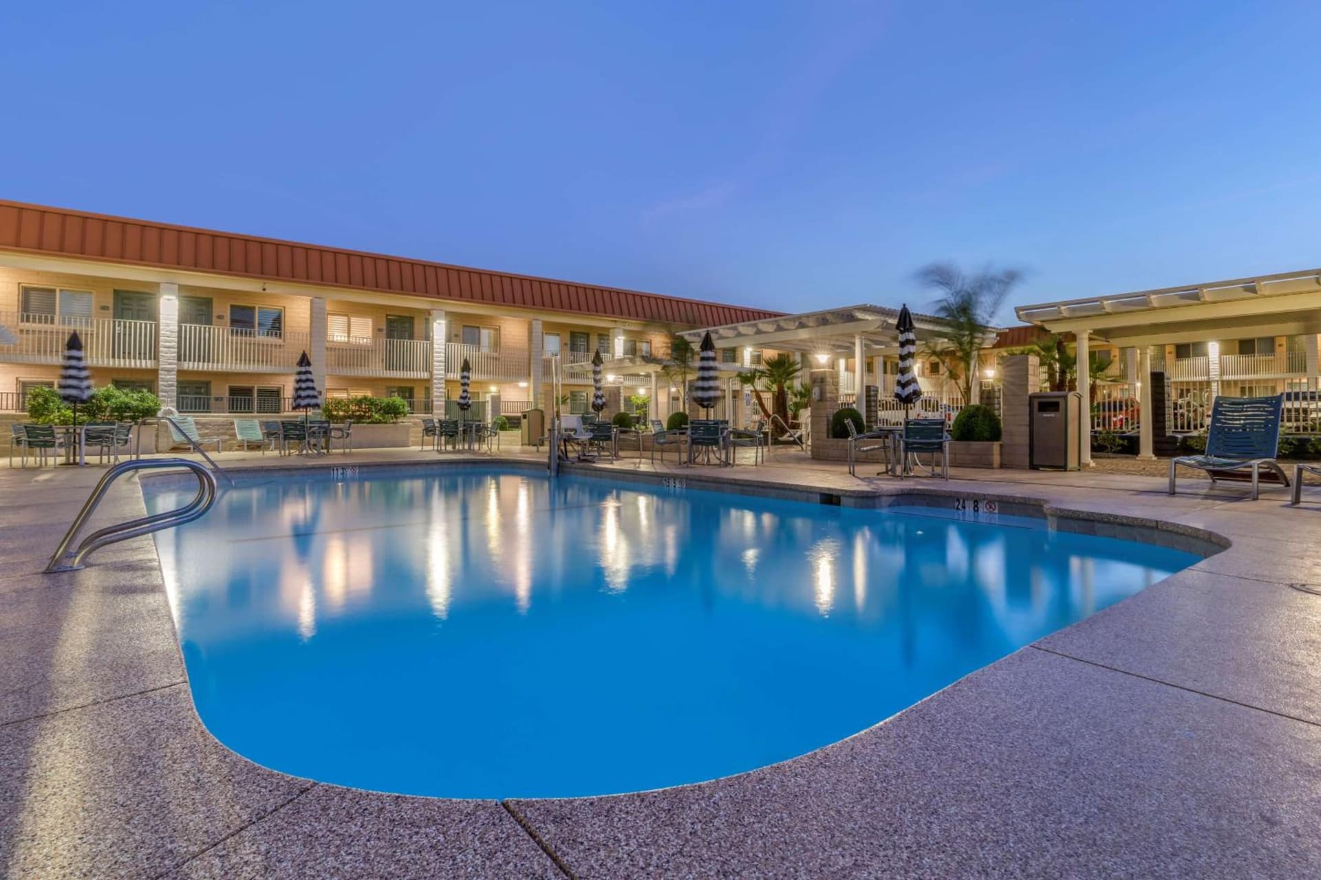 Best Western Plus Hilltop Inn interior in Redding, CA — gallery photo 2