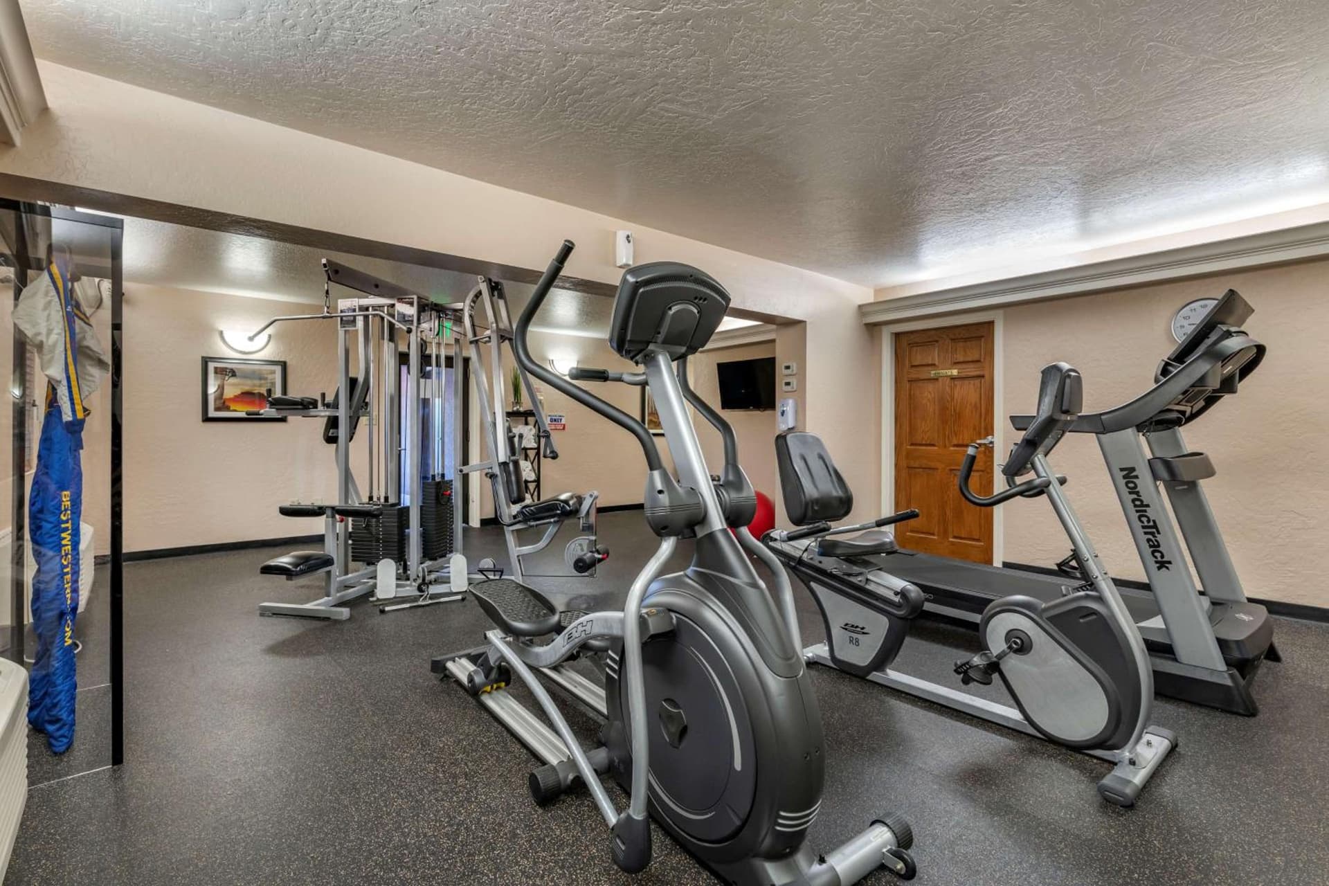 Best Western Plus Hilltop Inn gallery photo in Redding, CA — image 20