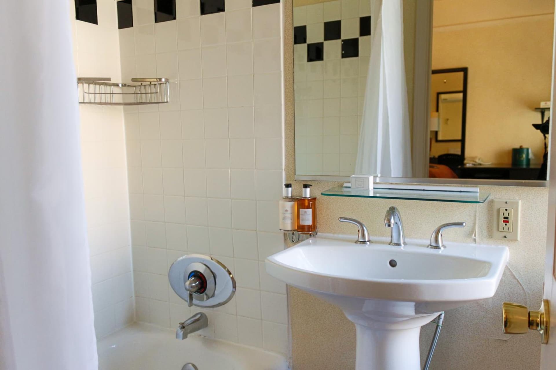 The Willows Hotel gallery photo in Chicago, IL — image 10