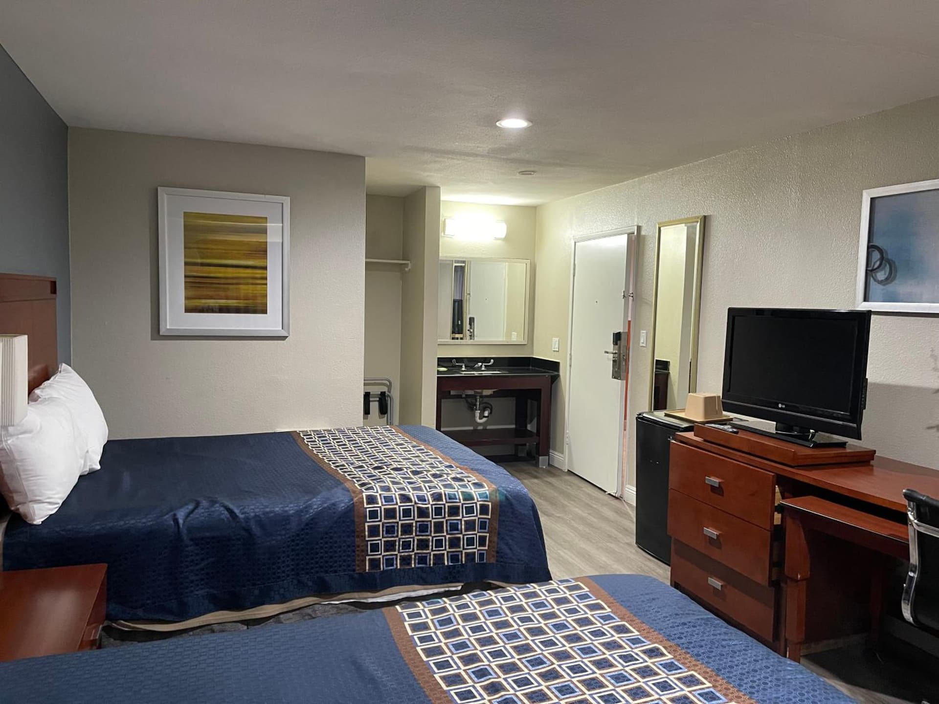 Bel Air Motor Hotel interior in Tustin, CA — gallery photo 2