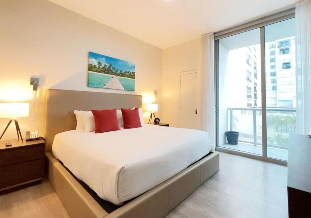 Global Rent Apart - Costa Hollywood interior in Hollywood, FL — gallery photo 2