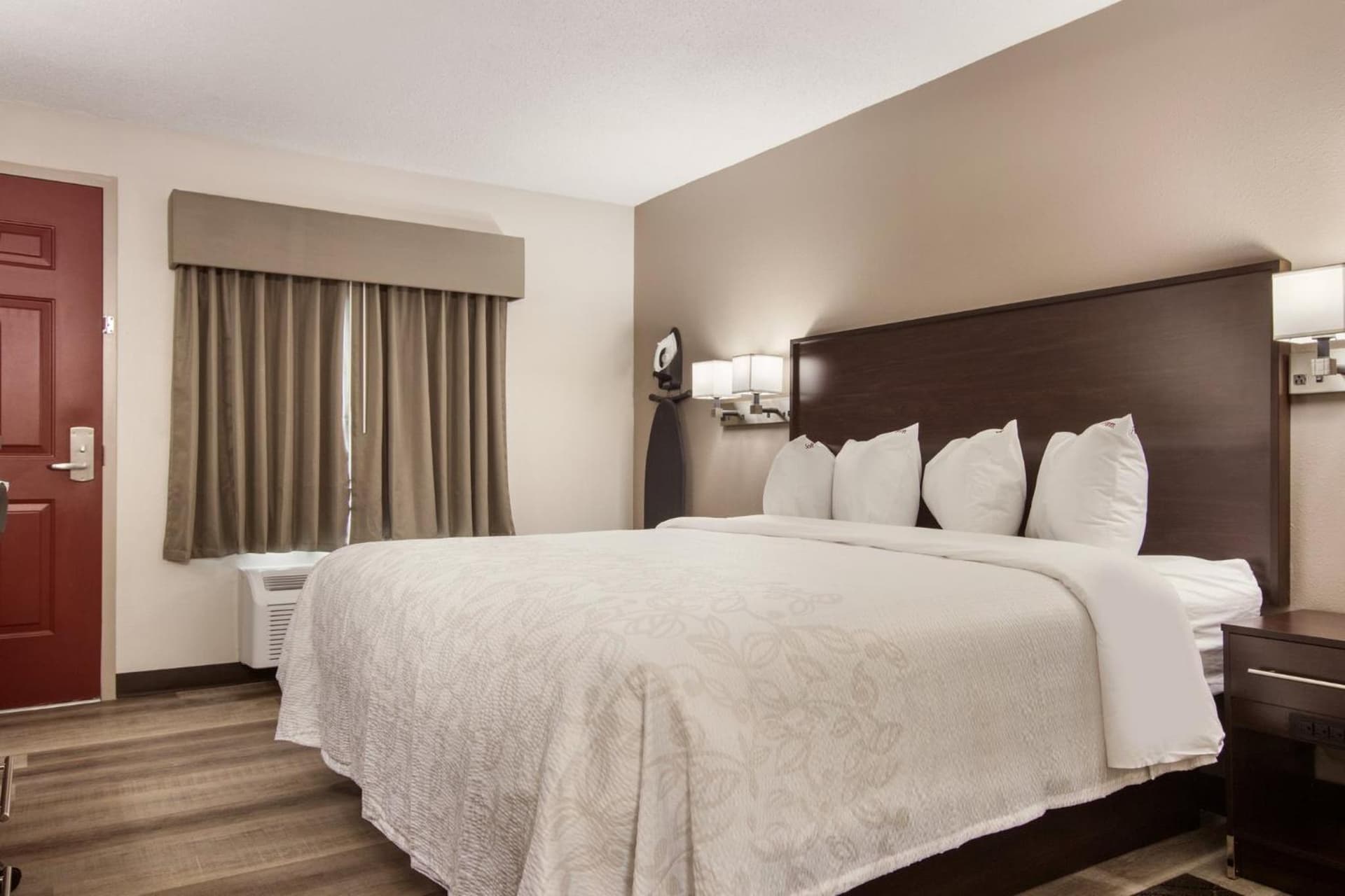 Red Roof Inn PLUS & Suites Erie gallery photo in Erie, PA — image 13