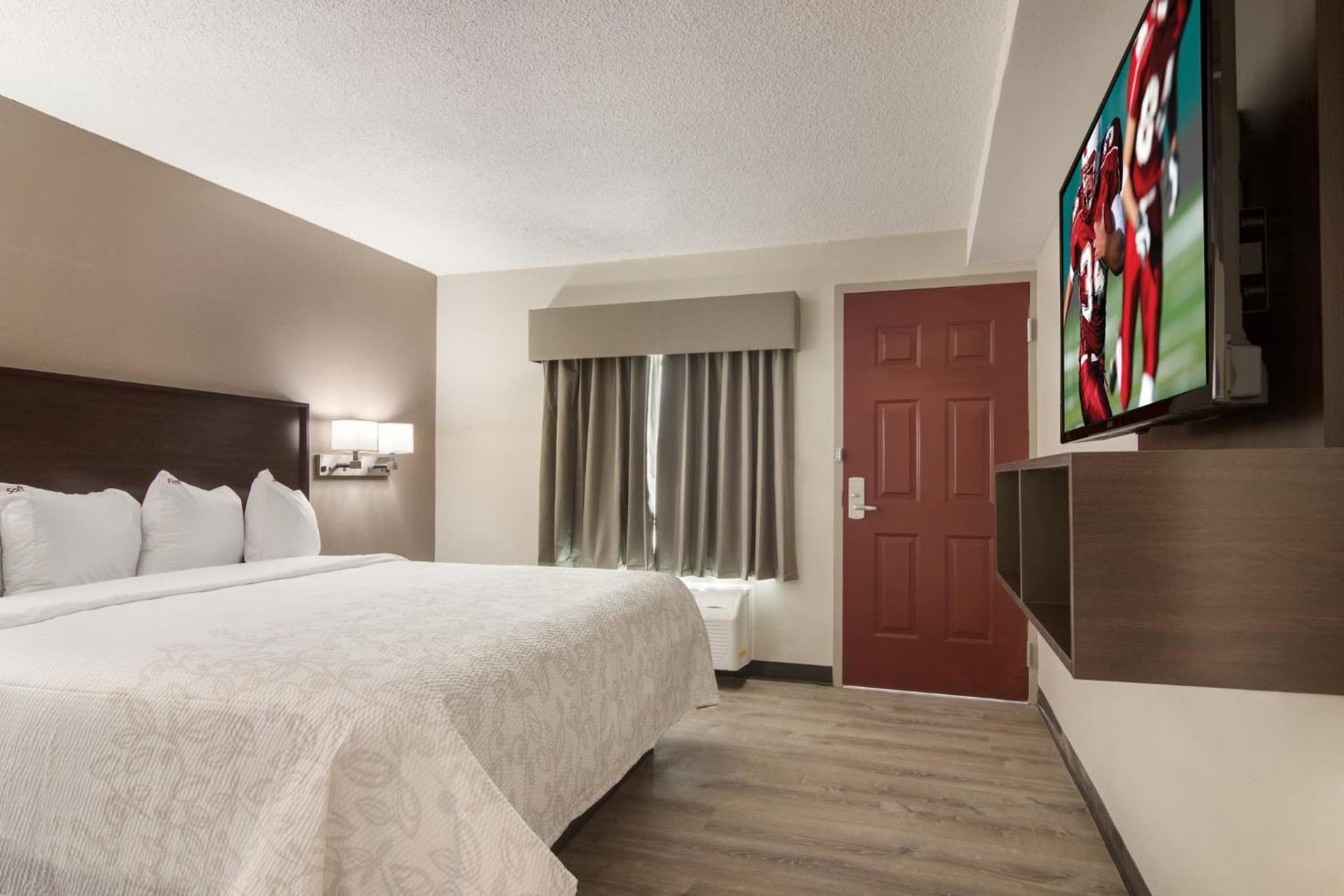 Red Roof Inn PLUS & Suites Erie gallery photo in Erie, PA — image 12