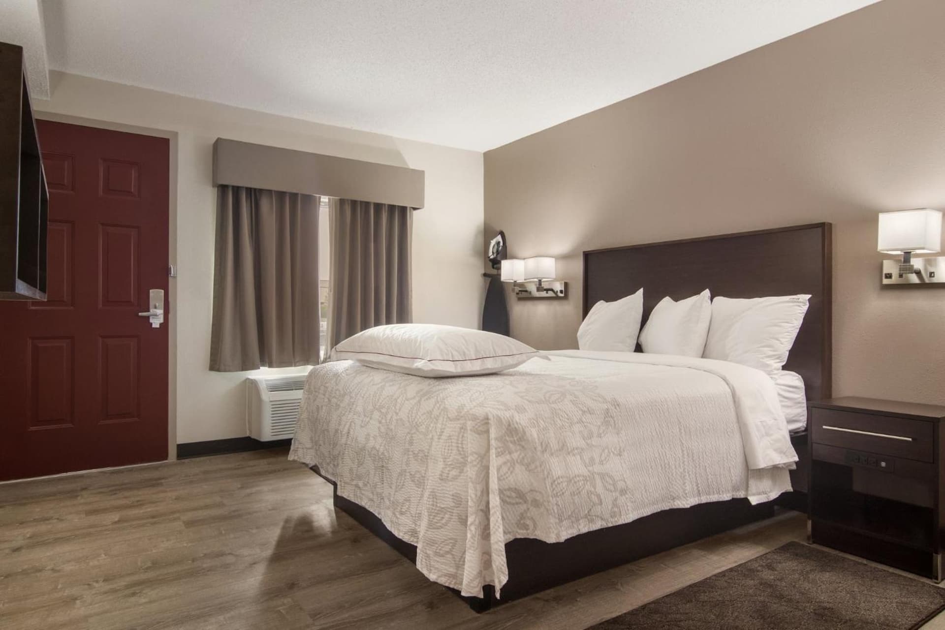 Red Roof Inn PLUS & Suites Erie gallery photo in Erie, PA — image 18