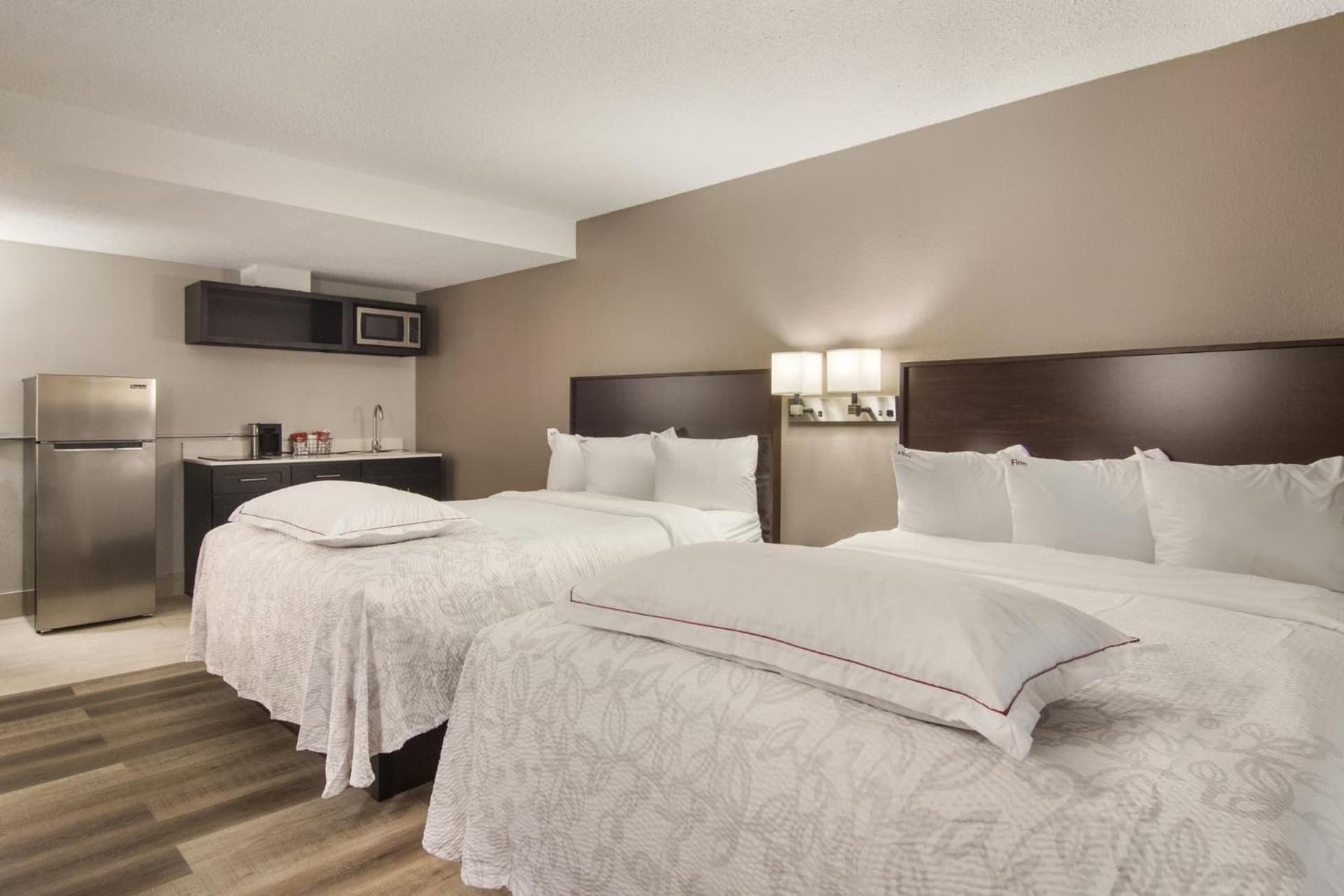 Red Roof Inn PLUS & Suites Erie gallery photo in Erie, PA — image 6