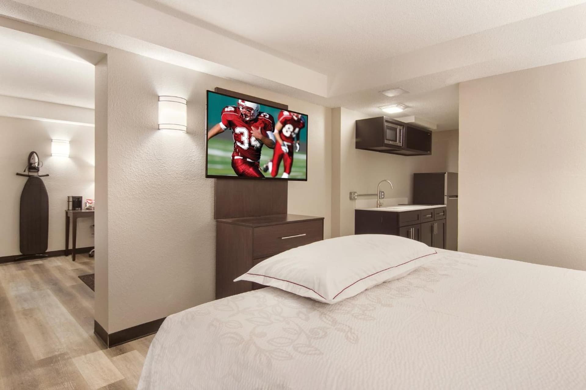 Red Roof Inn PLUS & Suites Erie gallery photo in Erie, PA — image 10