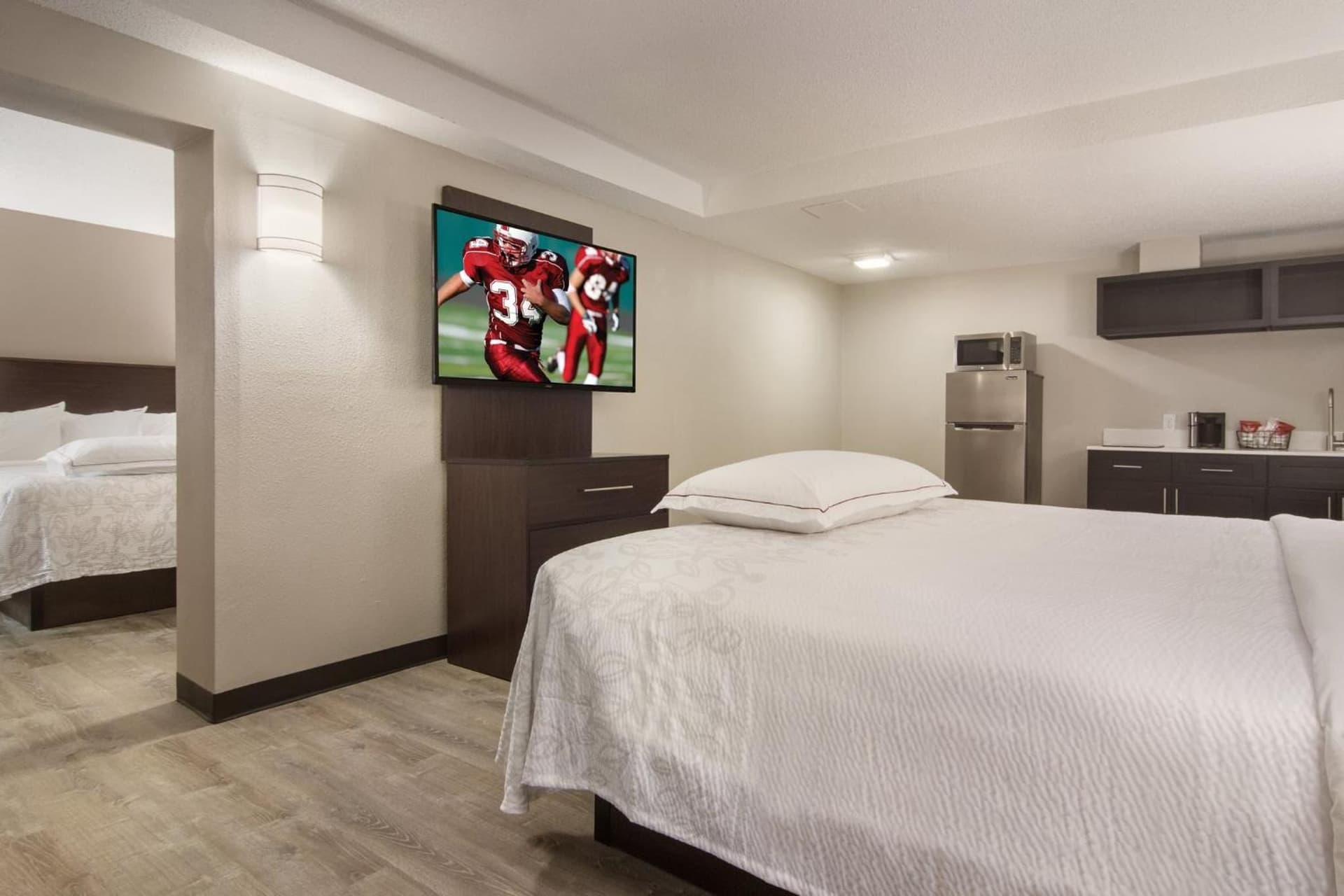 Red Roof Inn PLUS & Suites Erie gallery photo in Erie, PA — image 5