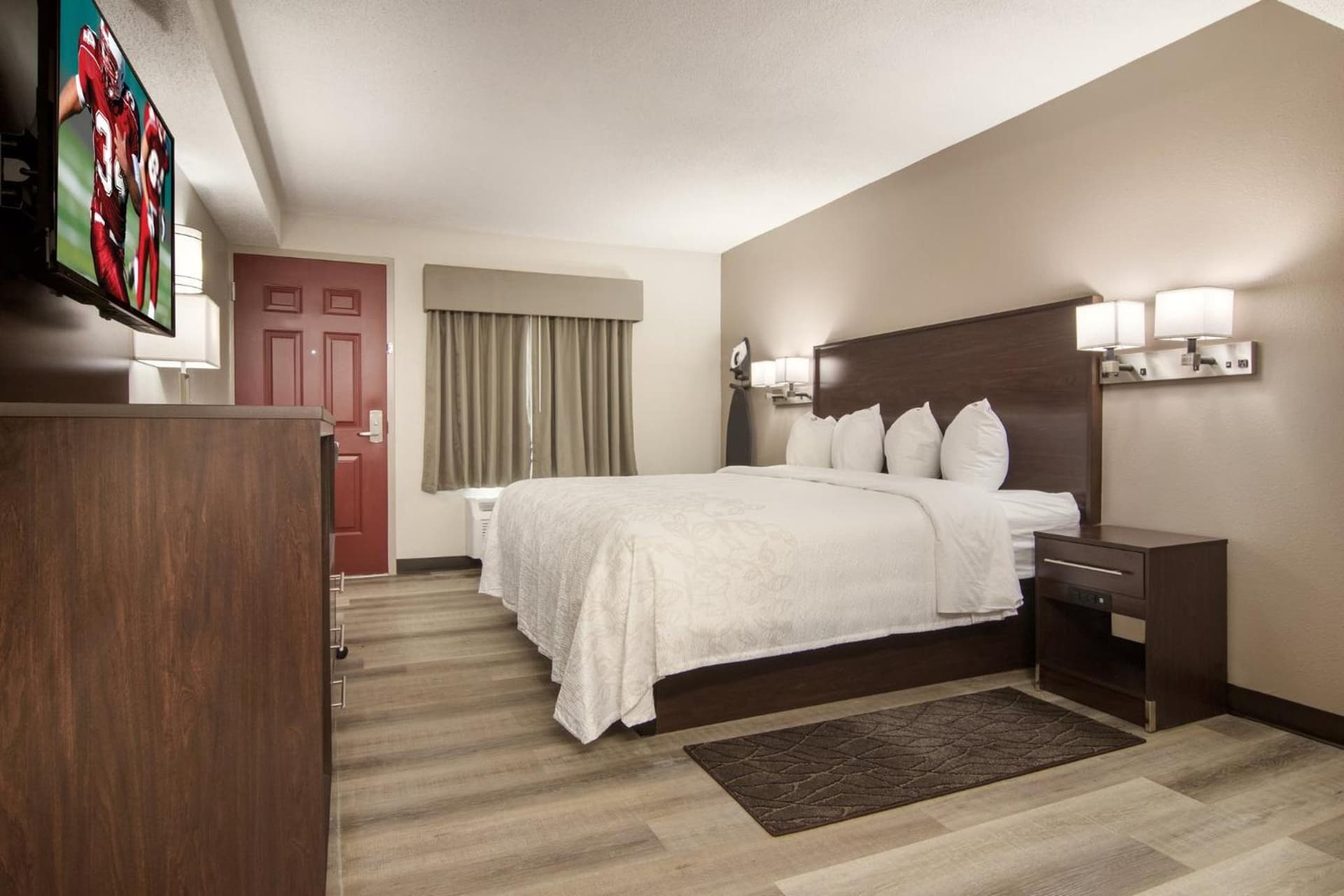 Red Roof Inn PLUS & Suites Erie gallery photo in Erie, PA — image 8
