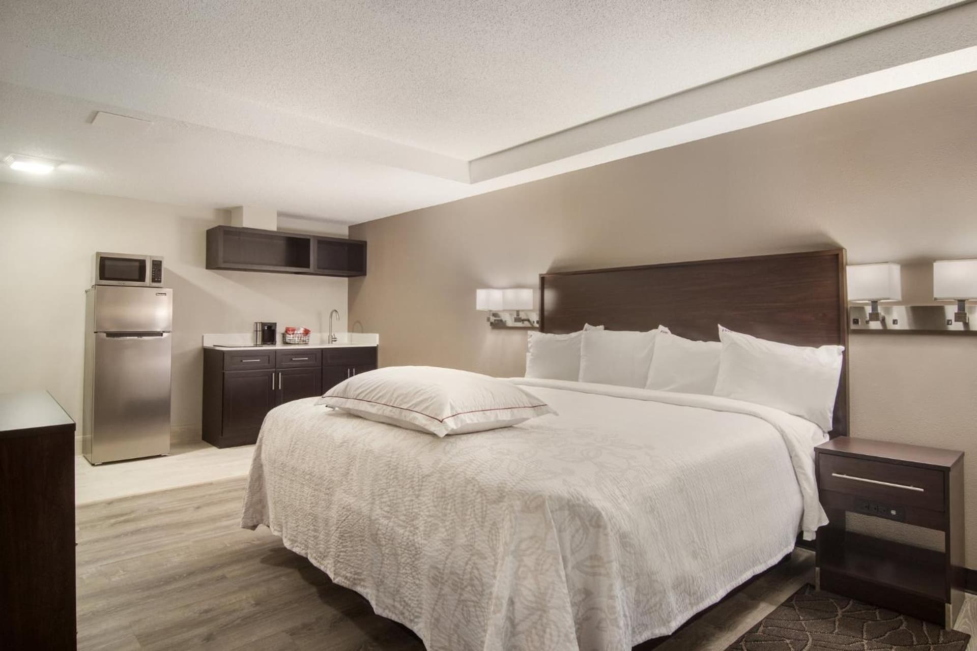 Red Roof Inn PLUS & Suites Erie gallery photo in Erie, PA — image 35