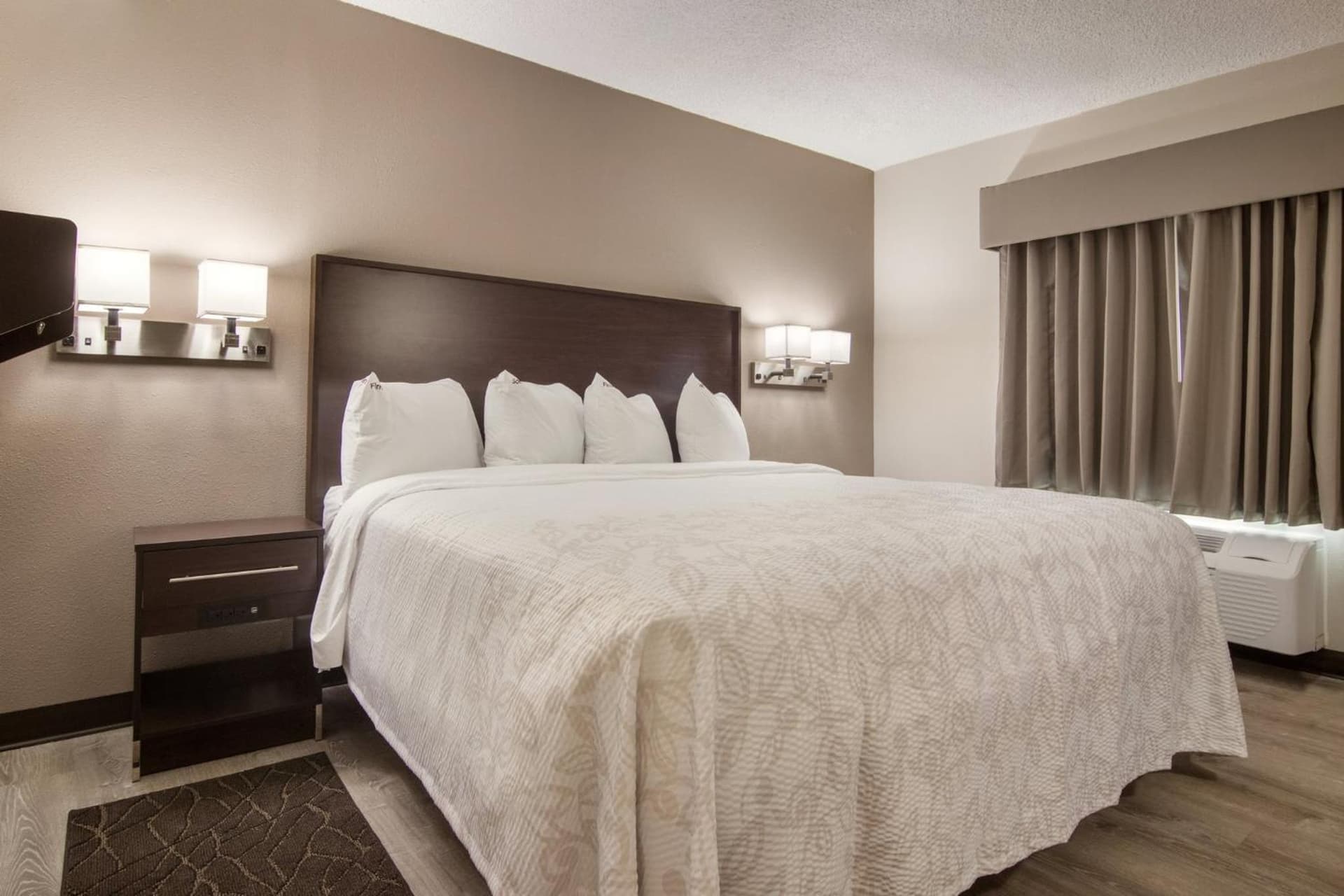 Red Roof Inn PLUS & Suites Erie gallery photo in Erie, PA — image 21