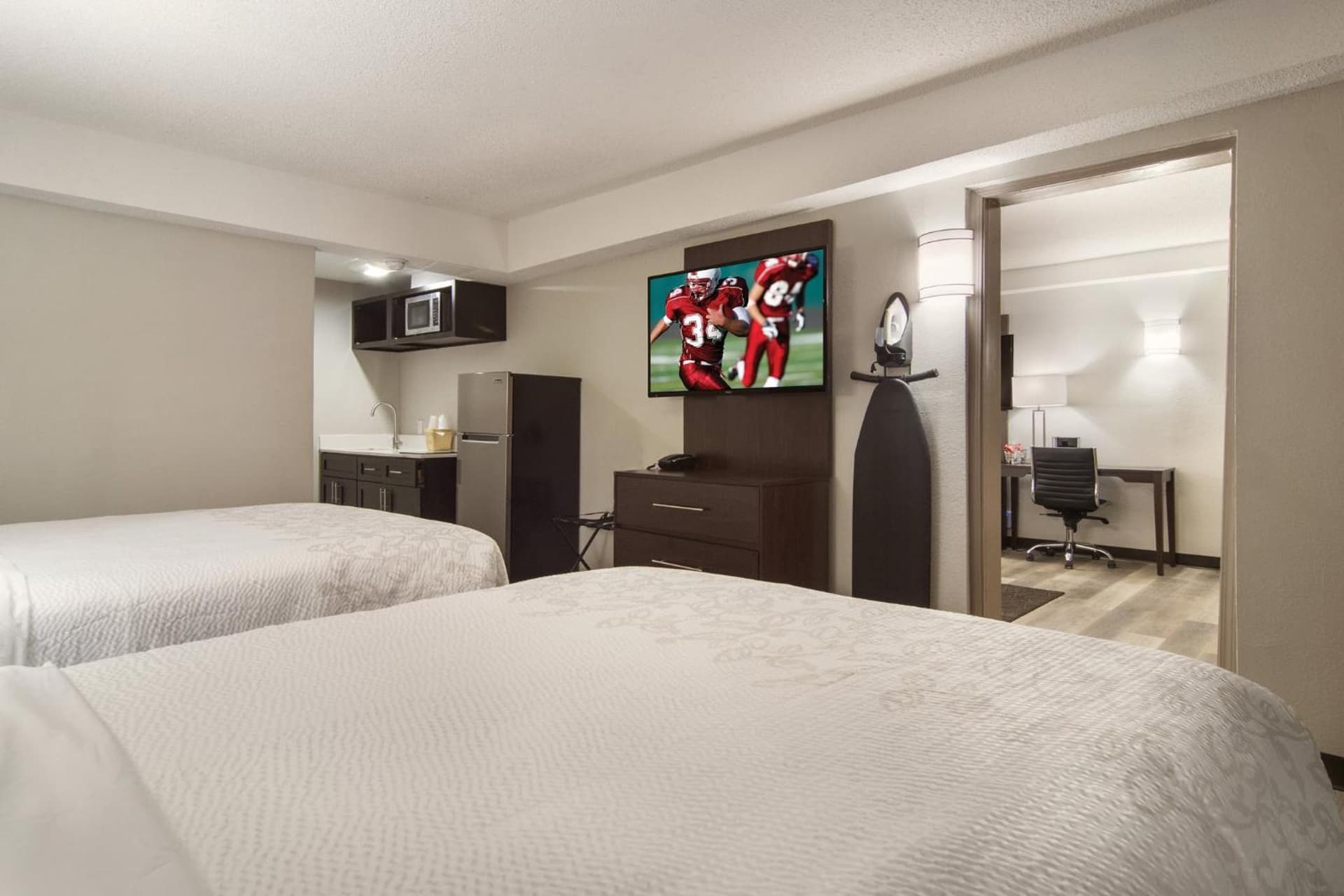 Red Roof Inn PLUS & Suites Erie gallery photo in Erie, PA — image 34