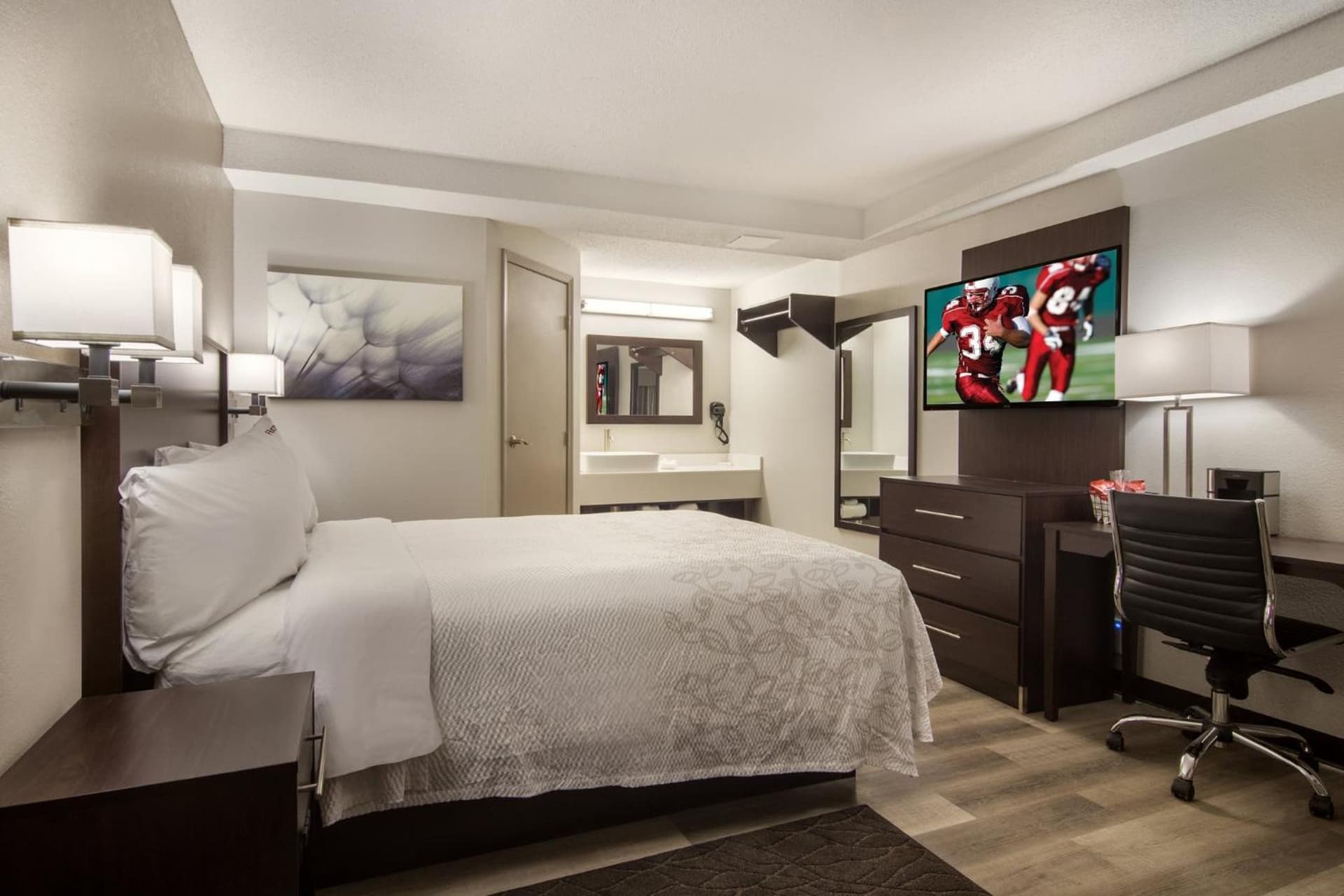 Red Roof Inn PLUS & Suites Erie gallery photo in Erie, PA — image 19