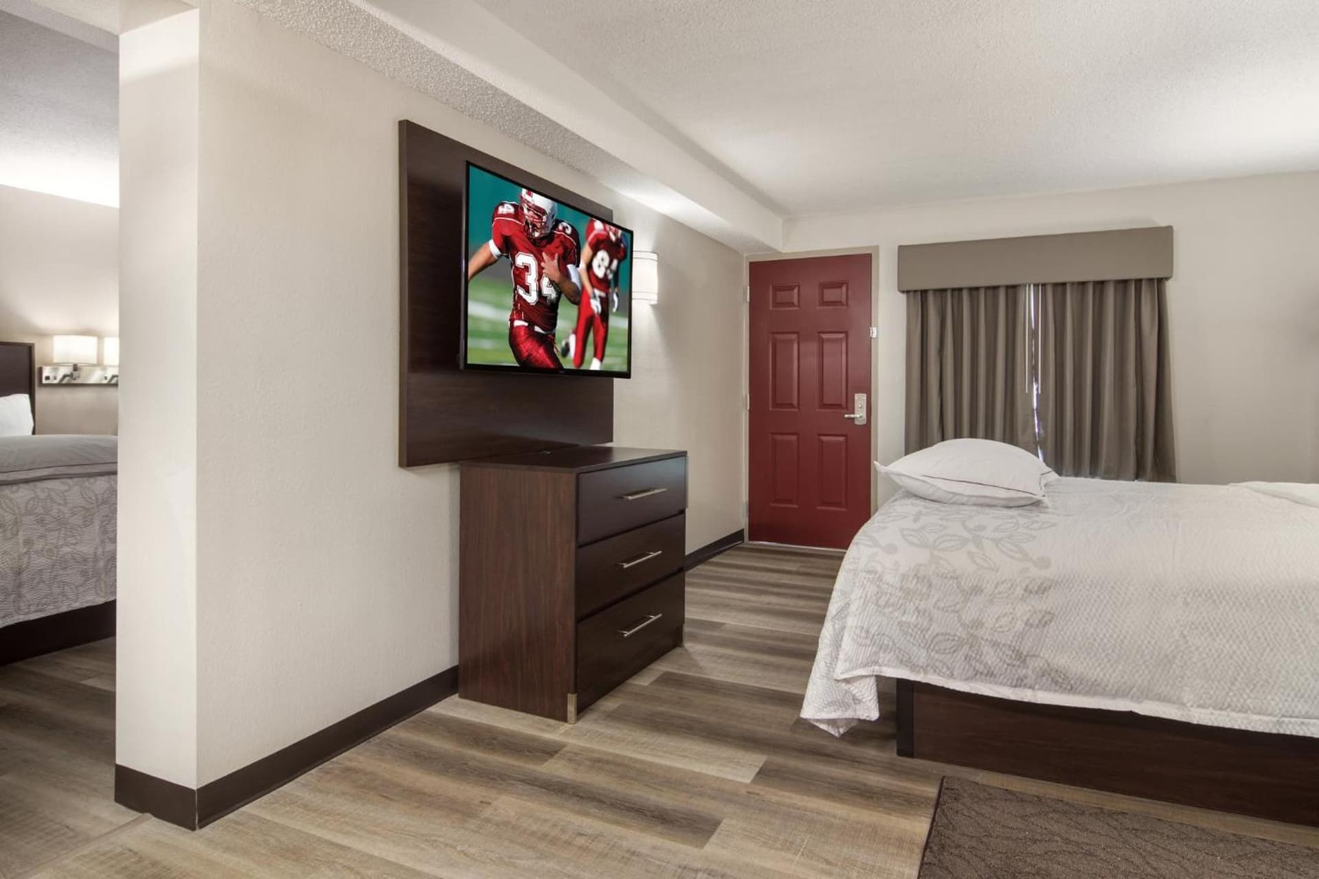 Red Roof Inn PLUS & Suites Erie gallery photo in Erie, PA — image 17