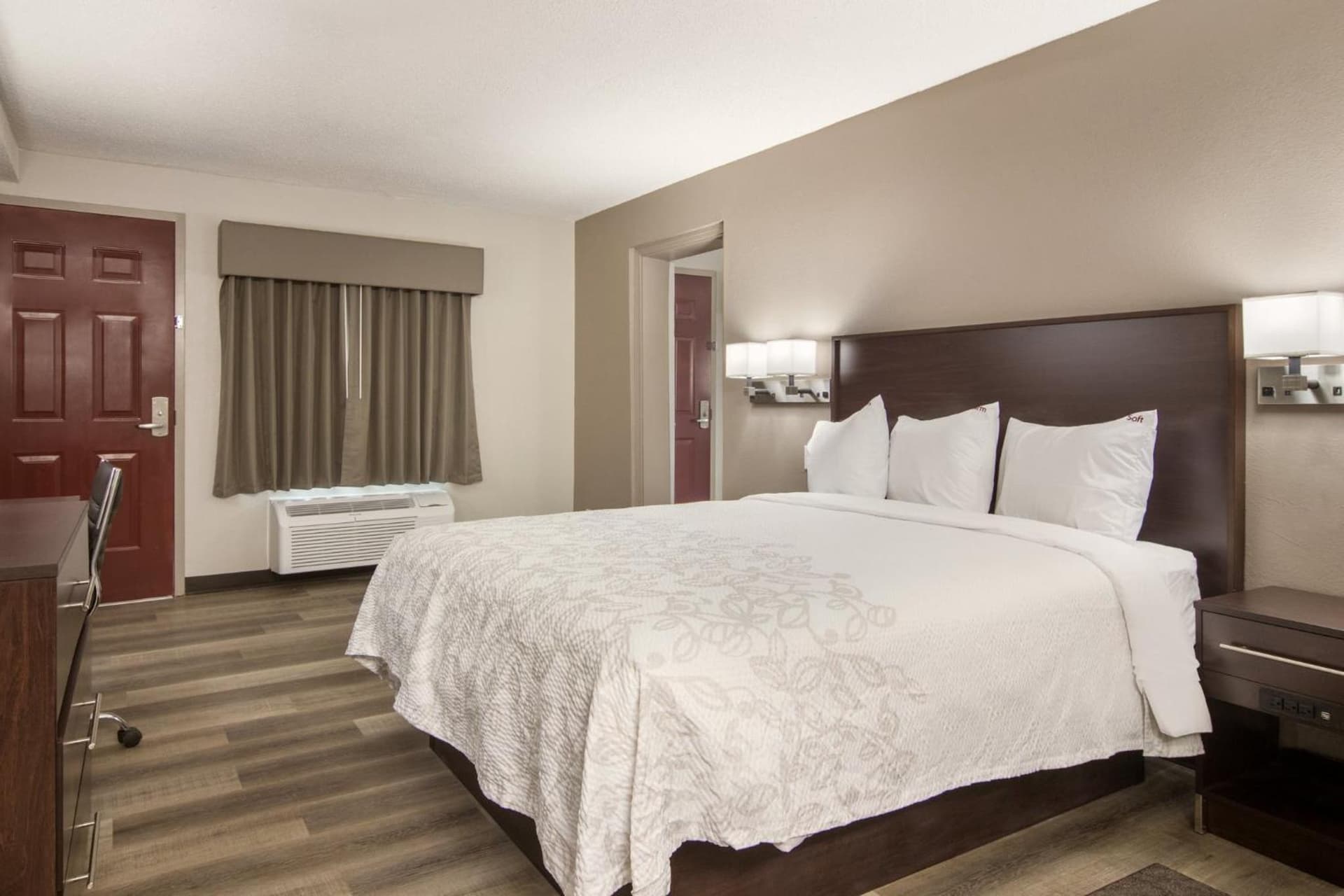 Red Roof Inn PLUS & Suites Erie gallery photo in Erie, PA — image 25
