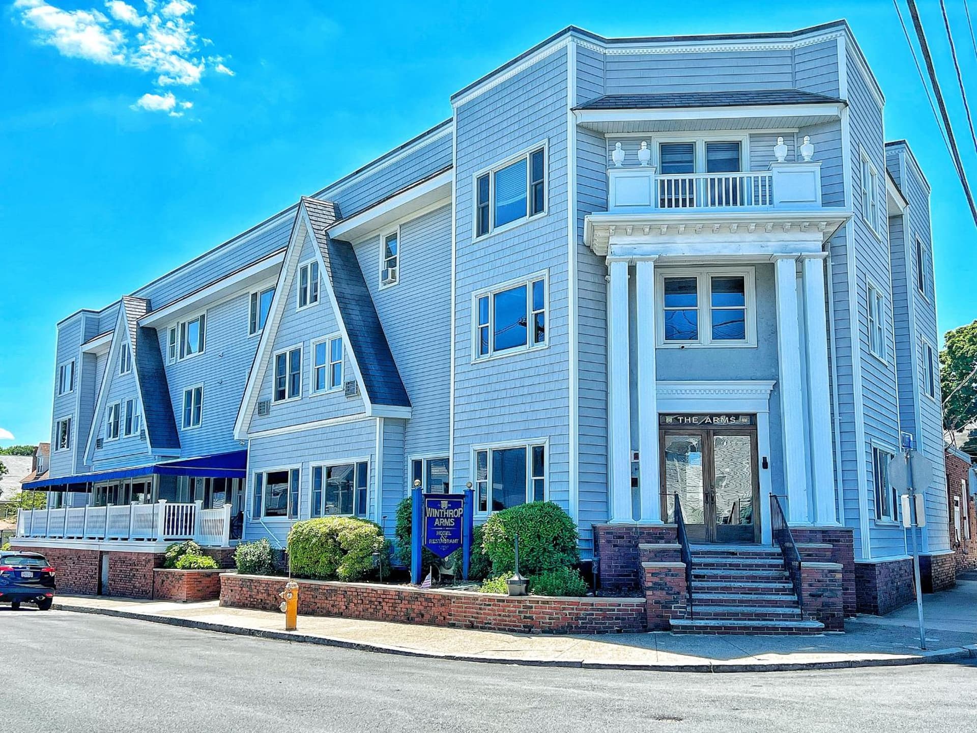 Winthrop Arms Hotel Restaurant Logan Airport — hotel in Winthrop, Washington