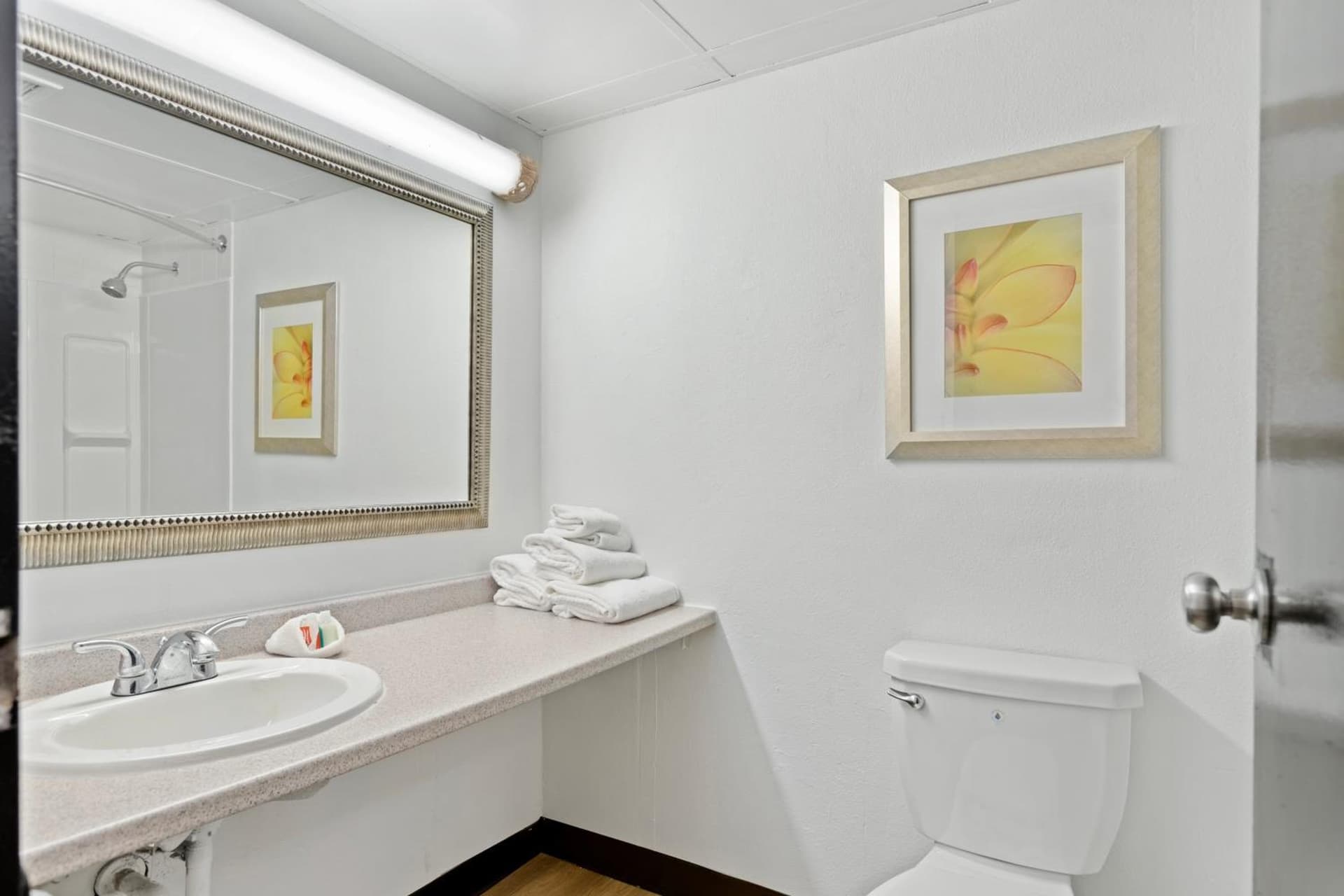 Days Inn by Wyndham Erie gallery photo in Erie, PA — image 38