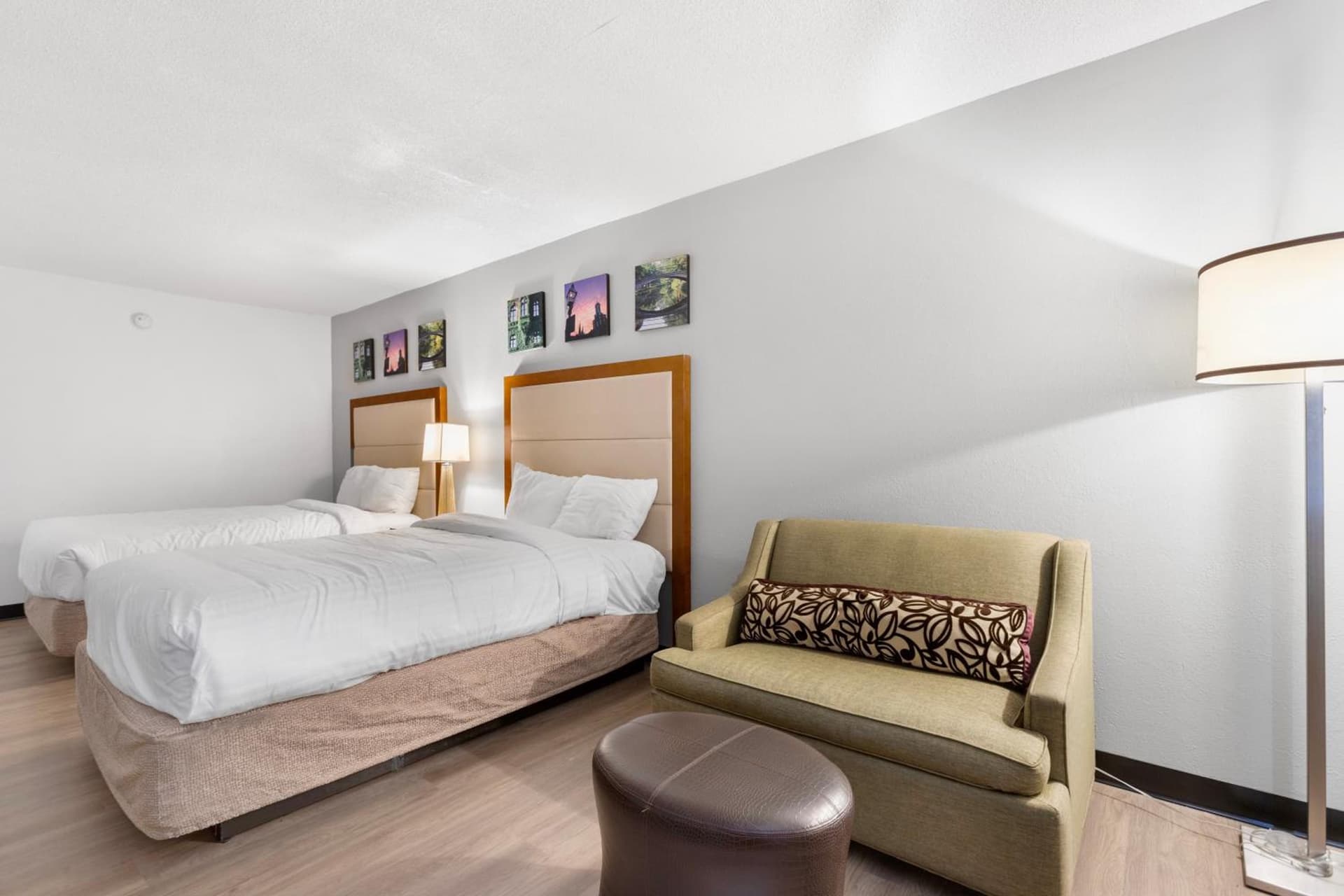 Days Inn by Wyndham Erie gallery photo in Erie, PA — image 7