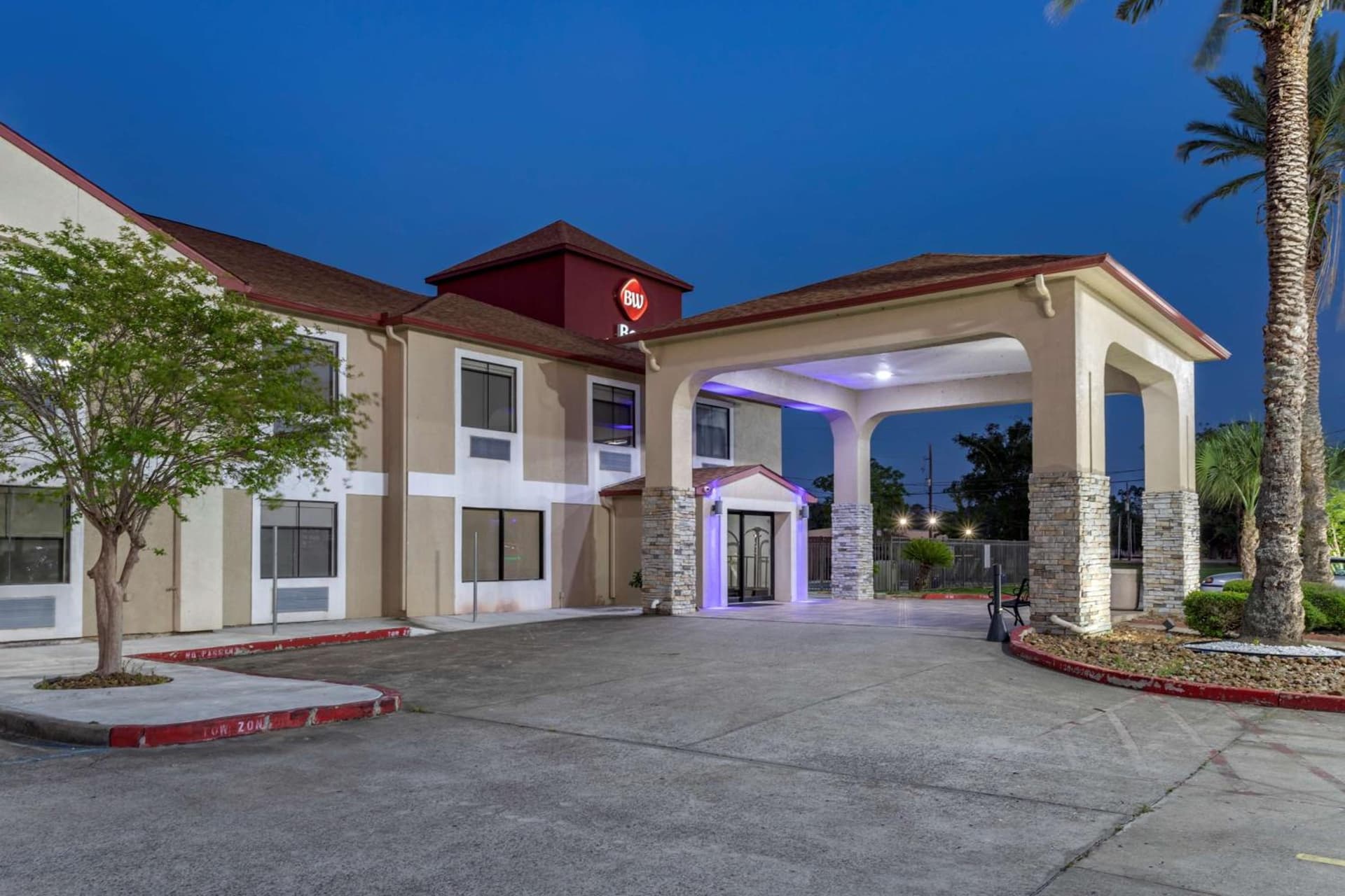 Best Western Plus Orange County interior in Vidor, TX — gallery photo 2