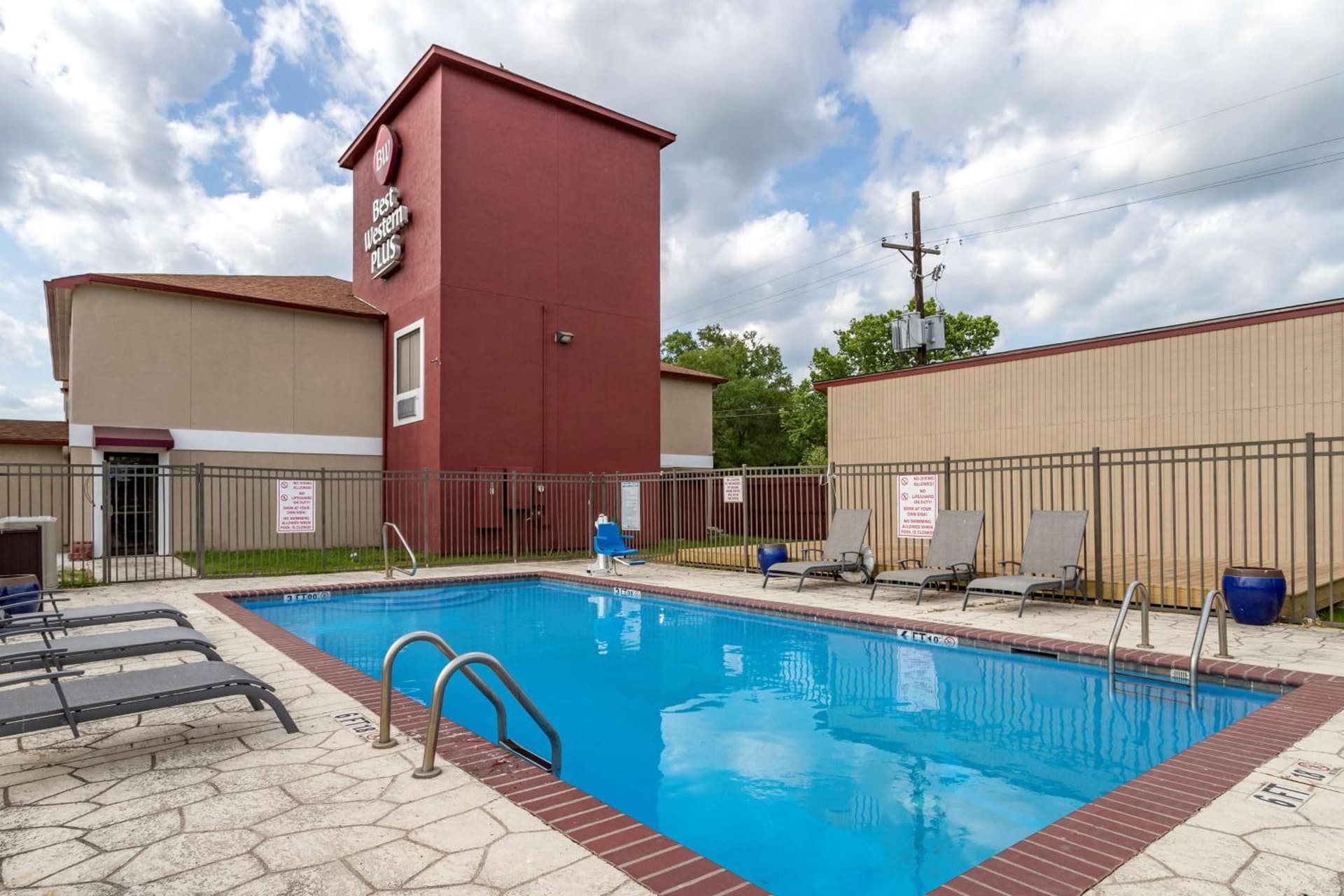 Best Western Plus Orange County gallery photo in Vidor, TX — image 17