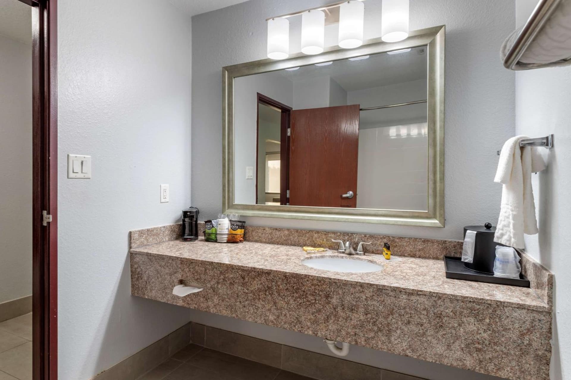 Best Western Plus Orange County gallery photo in Vidor, TX — image 23
