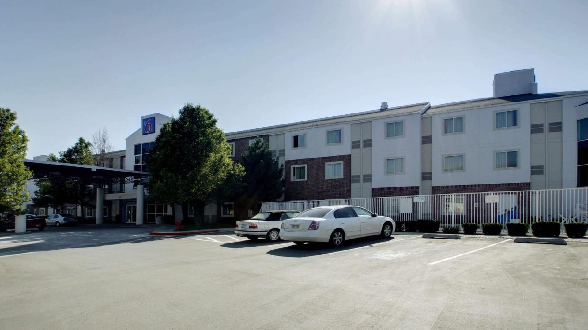 Motel 6 Lehi, UT - Thanksgiving Point interior in Lehi, UT — gallery photo 2