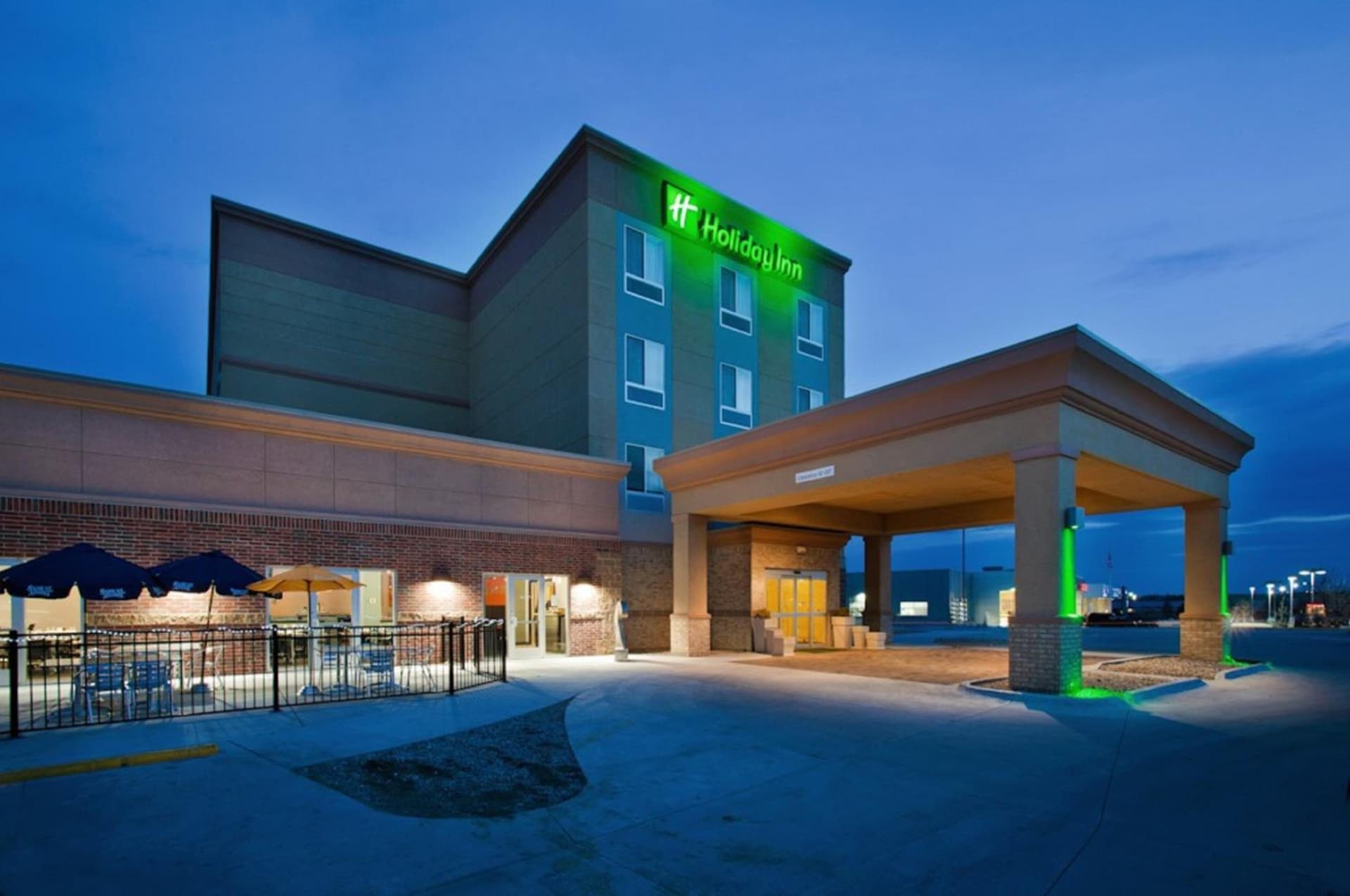 Holiday Inn Lincoln Southwest by IHG interior in Lincoln, NE — gallery photo 2