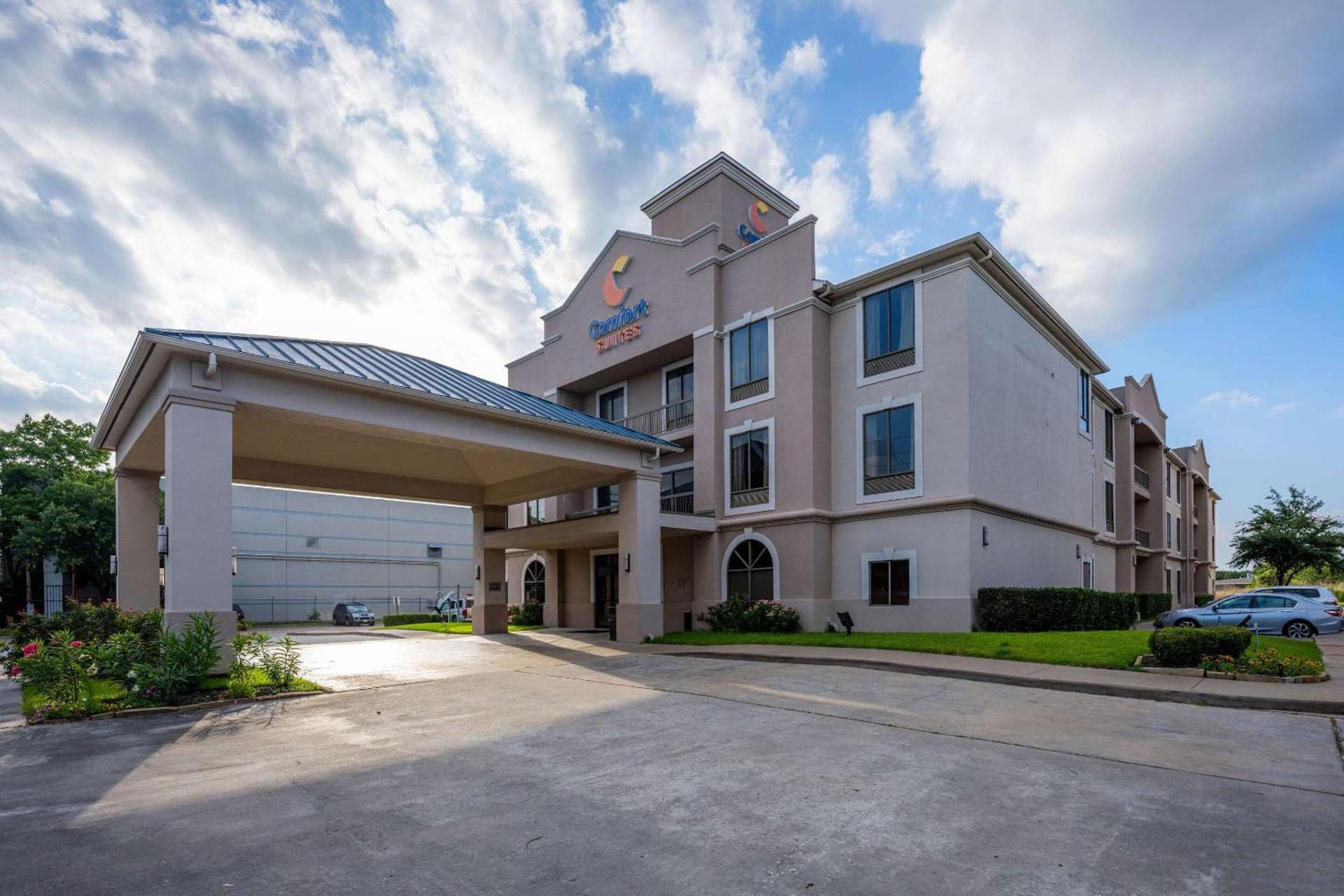 Comfort Suites Houston West at Clay Road property views in Houston, TX — gallery photo 3