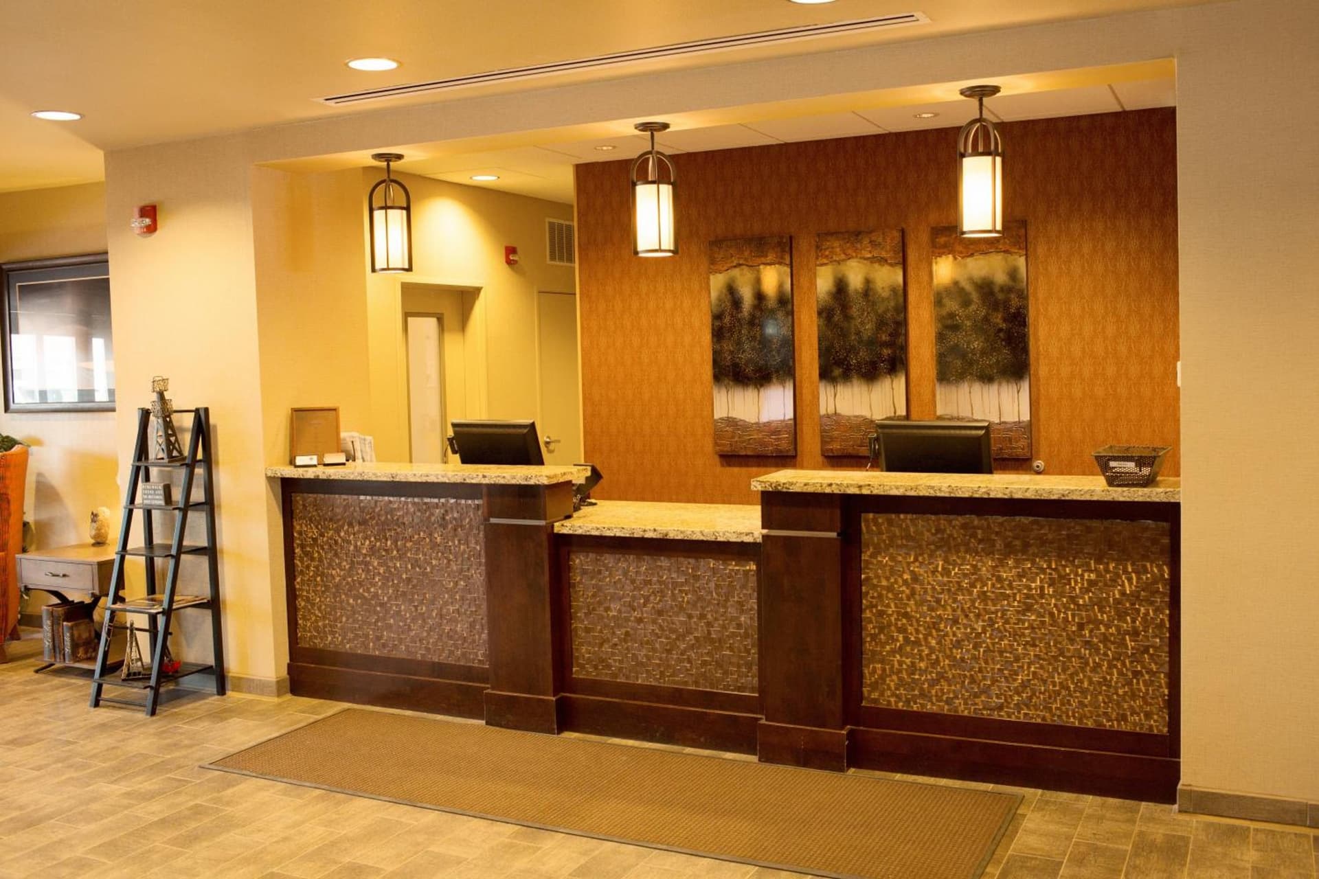 Little Missouri Inn & Suites Watford City interior in Watford City, ND — gallery photo 2