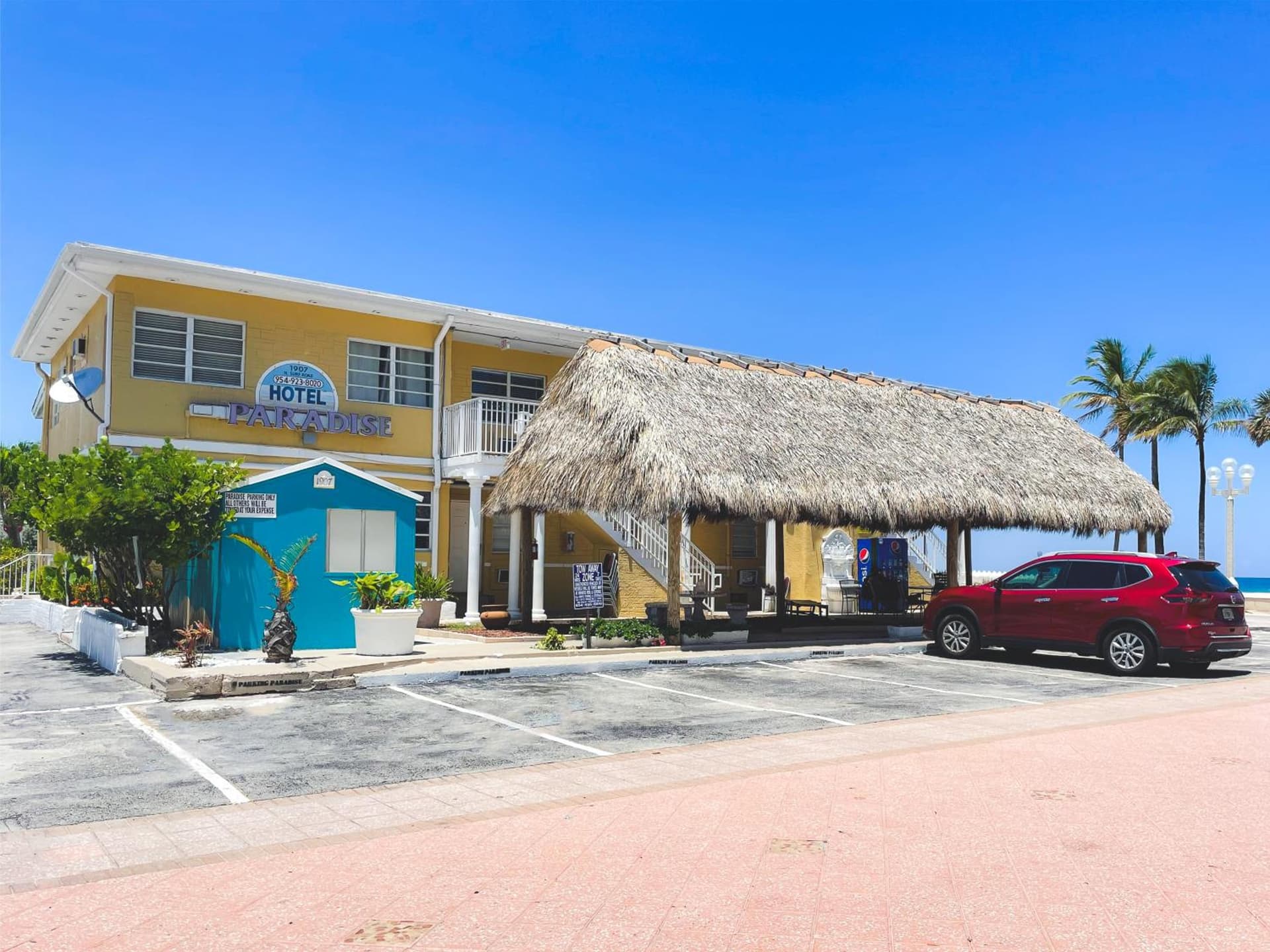 Paradise Oceanfront by HBH featured exterior or lobby in Hollywood, FL — similar hotel