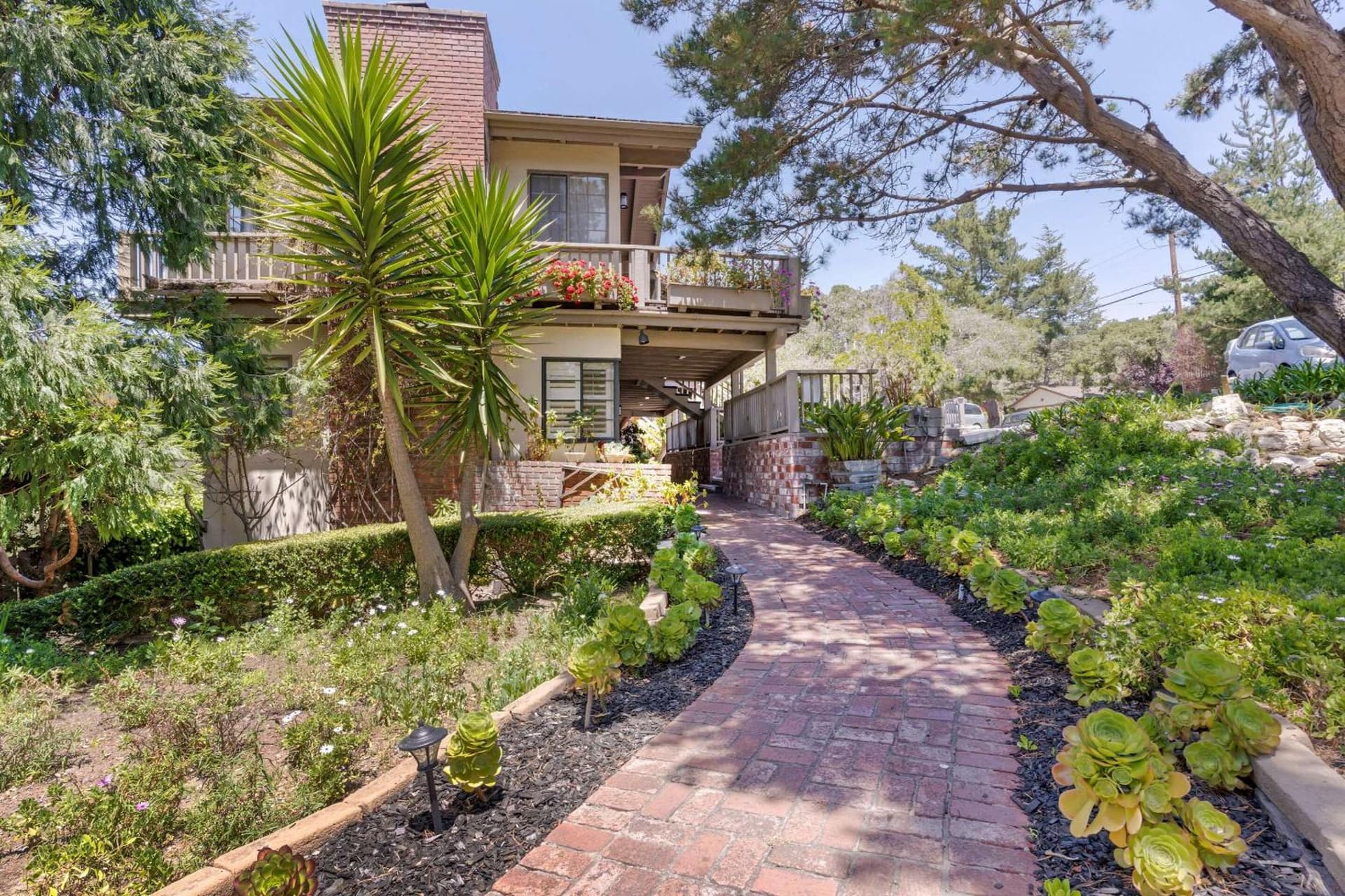 Comfort Inn Carmel By the Sea featured exterior or lobby in Carmel, CA — similar hotel