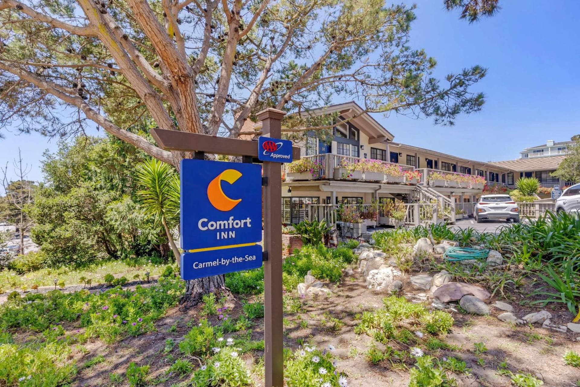 Comfort Inn Carmel By the Sea property views in Carmel, CA — gallery photo 3