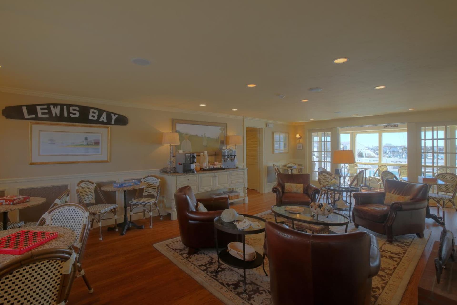 Anchor In Distinctive Waterfront Lodging gallery photo in Hyannis — image 62