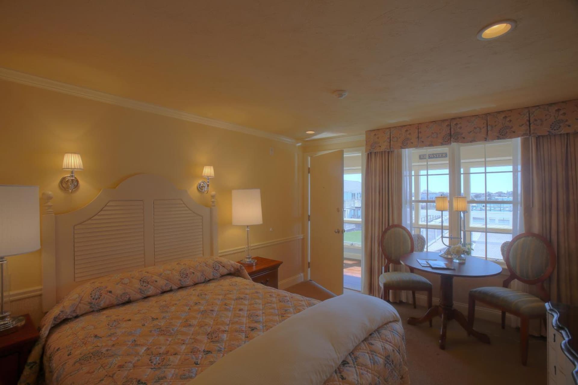Anchor In Distinctive Waterfront Lodging gallery photo in Hyannis — image 58