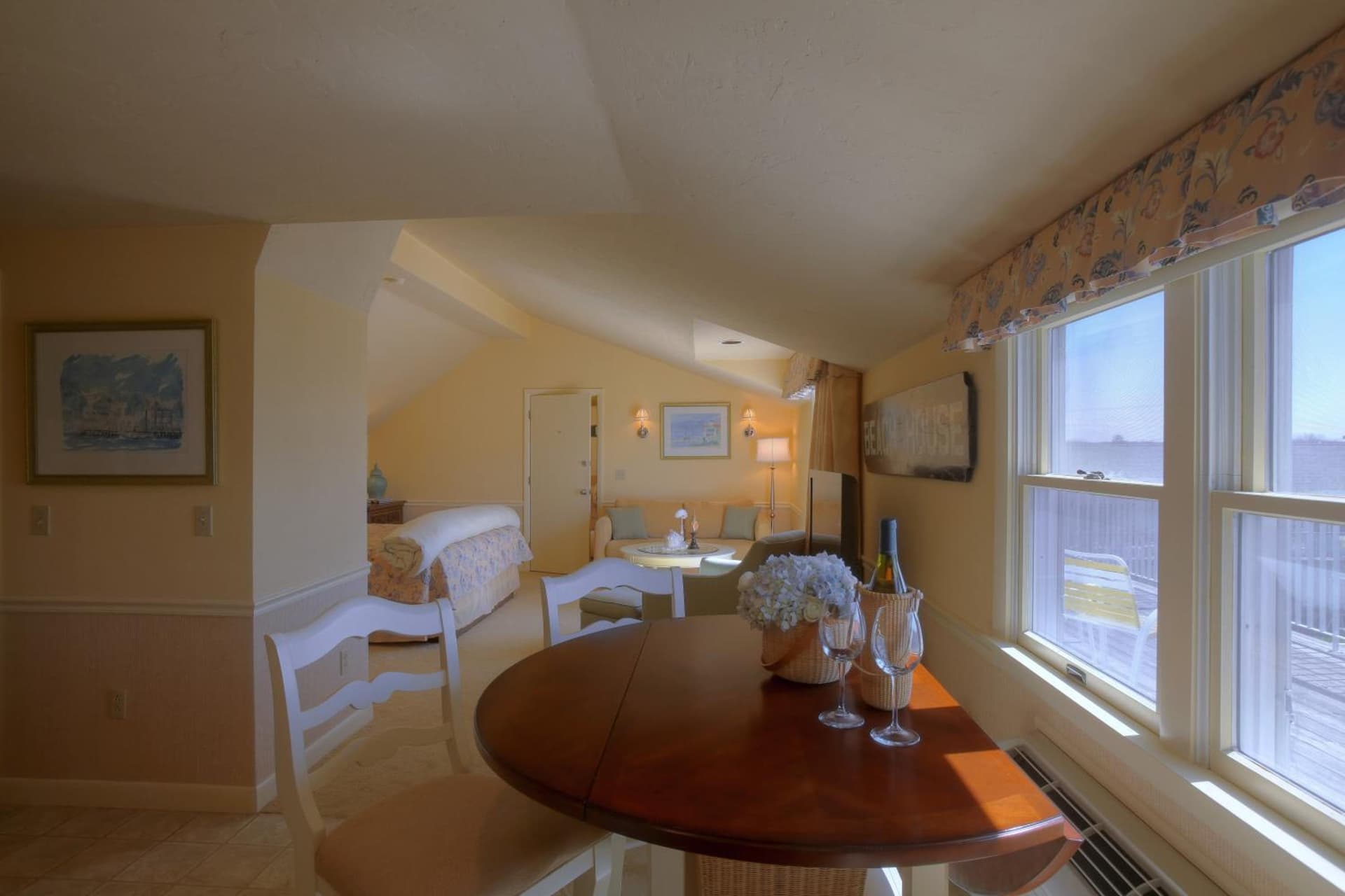 Anchor In Distinctive Waterfront Lodging gallery photo in Hyannis — image 61