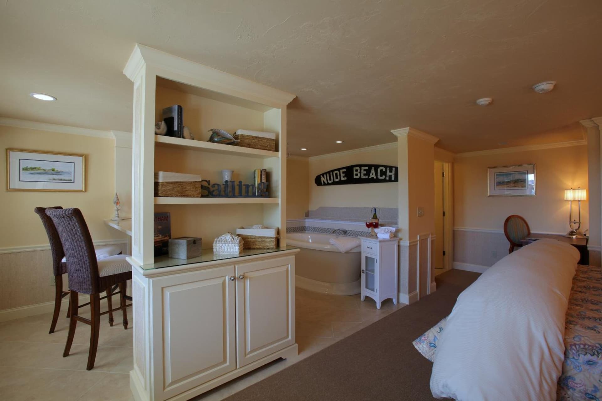 Anchor In Distinctive Waterfront Lodging gallery photo in Hyannis — image 81