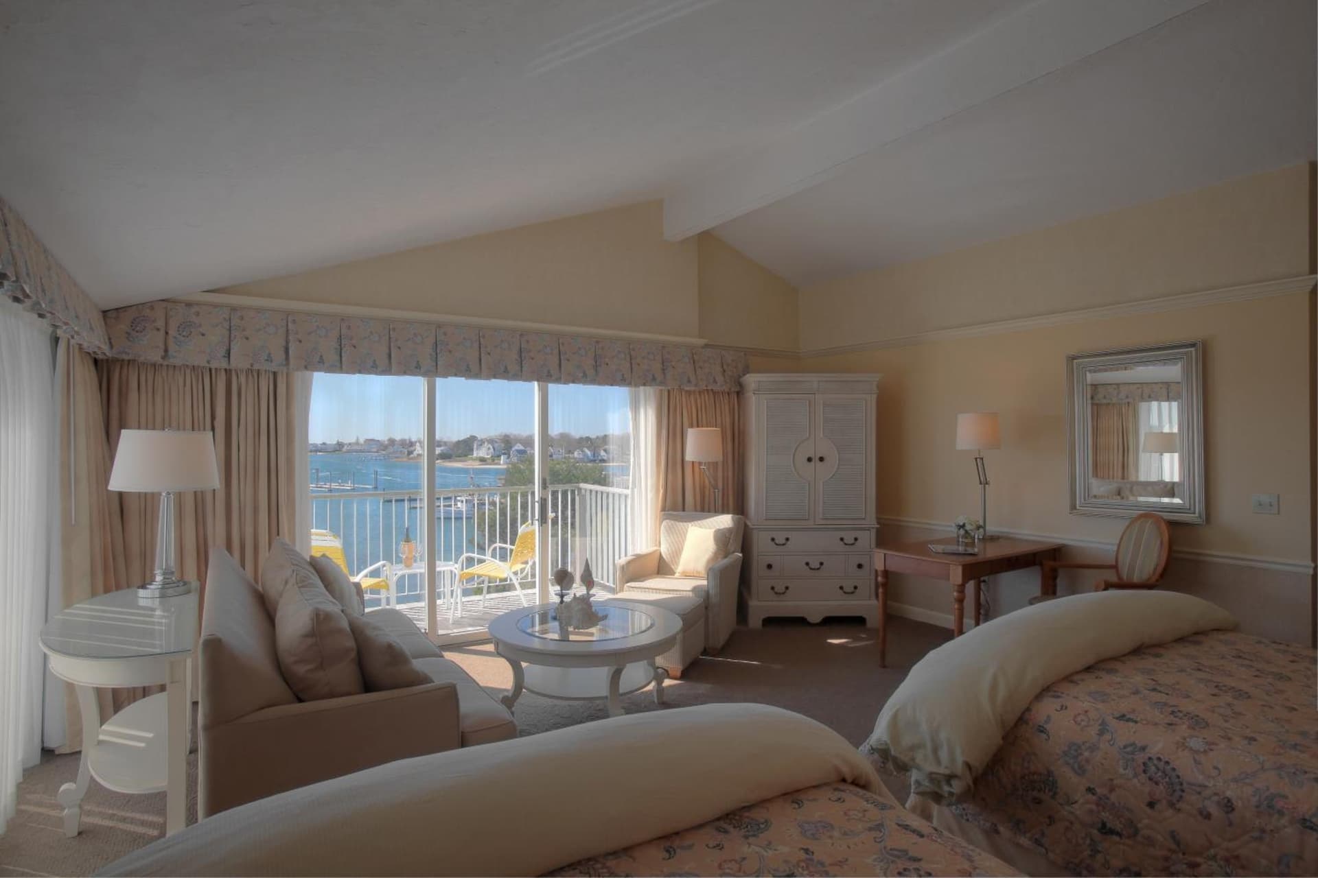 Anchor In Distinctive Waterfront Lodging gallery photo in Hyannis — image 86