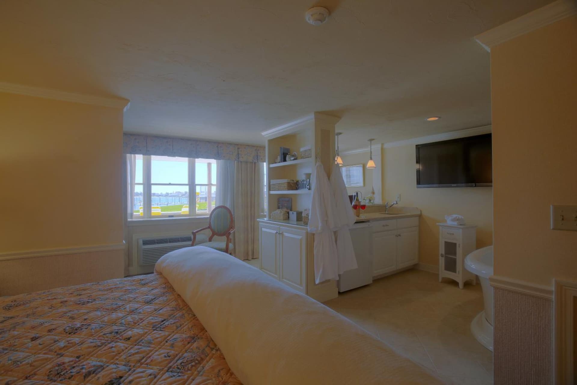 Anchor In Distinctive Waterfront Lodging gallery photo in Hyannis — image 75