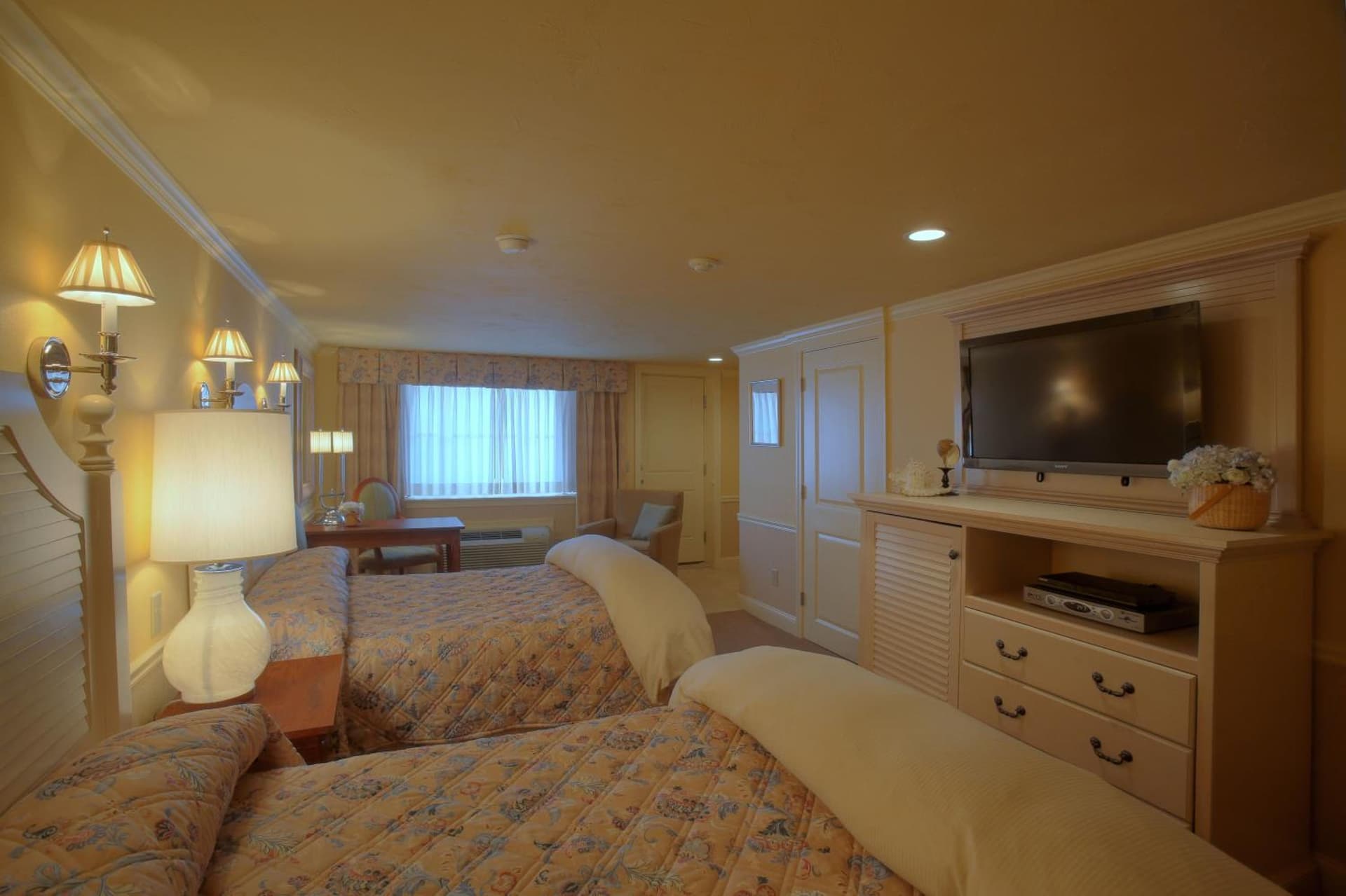 Anchor In Distinctive Waterfront Lodging gallery photo in Hyannis — image 59