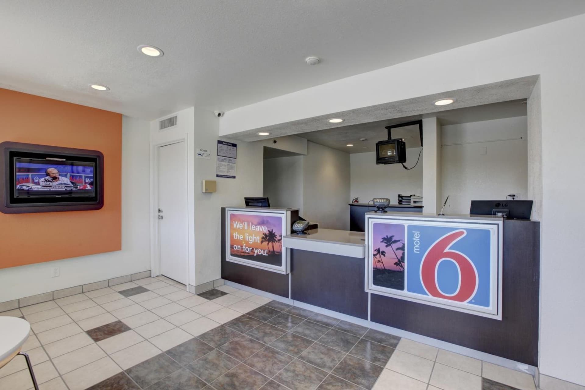 Motel 6-Corona, CA gallery photo in Corona, CA — image 4