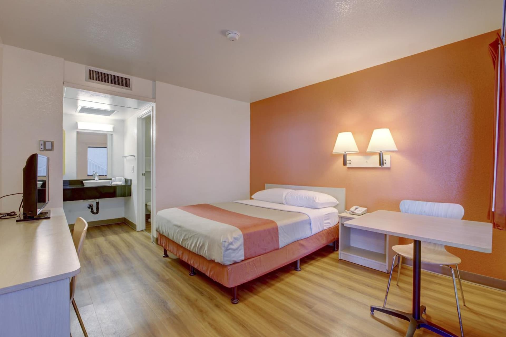 Motel 6-Corona, CA gallery photo in Corona, CA — image 14
