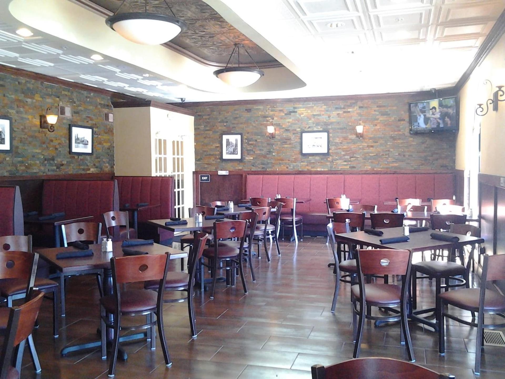 Americas Best Value Inn Romulus/Detroit Airport property views in Romulus, MI — gallery photo 3
