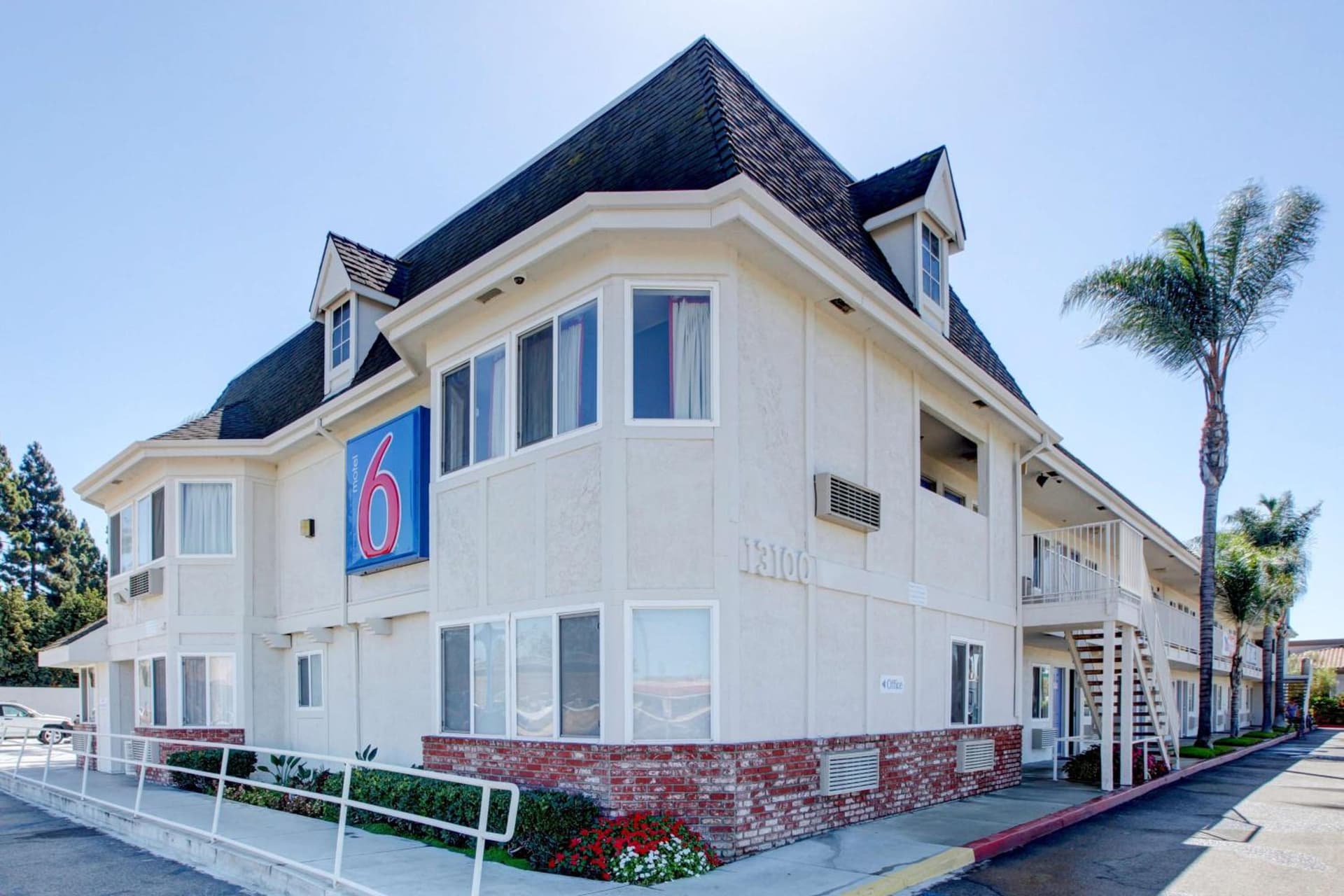 Motel 6-Westminster, CA - North interior in Westminster, CA — gallery photo 2