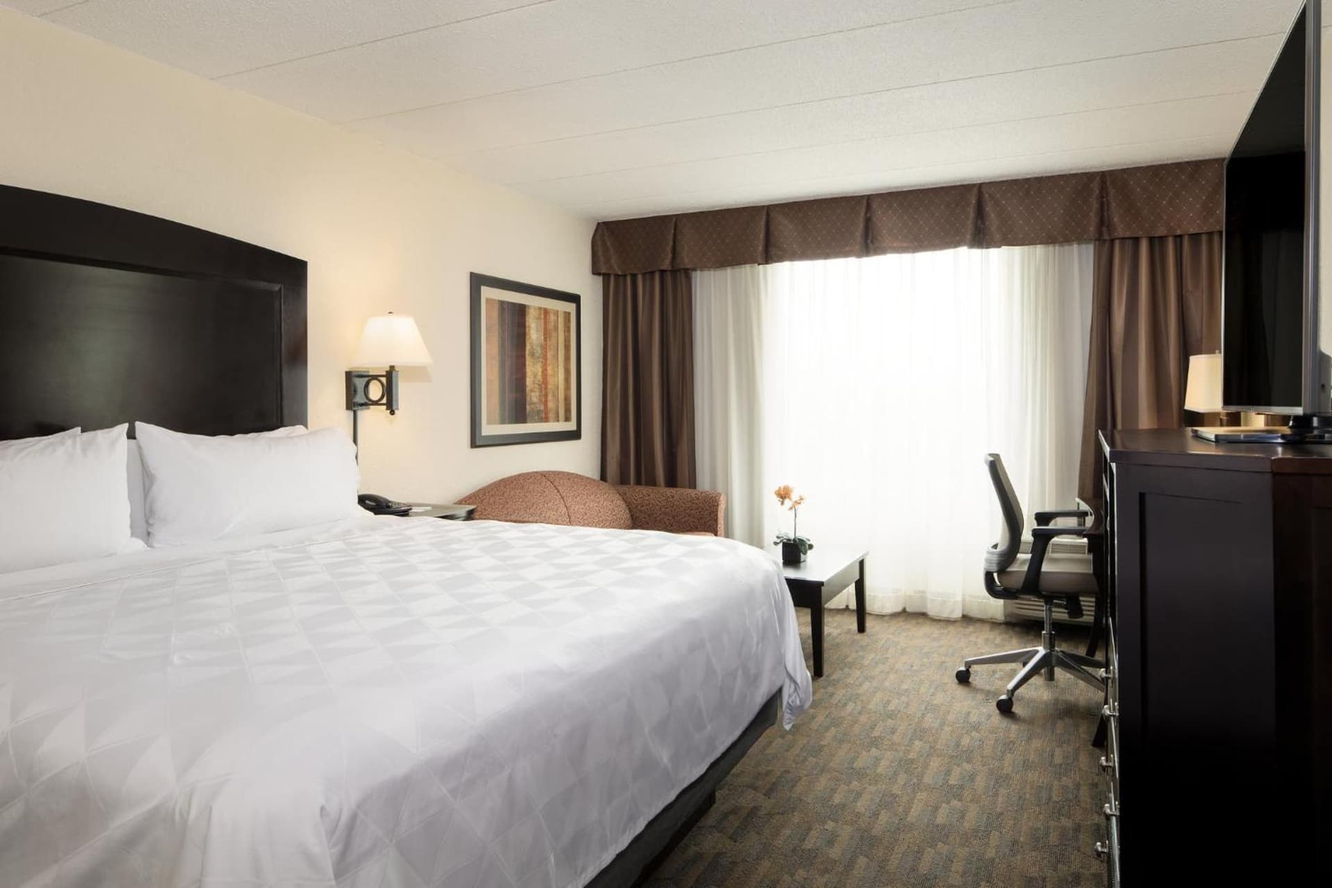 Holiday Inn and Suites Charleston West by IHG gallery photo in Charleston, WV — image 19