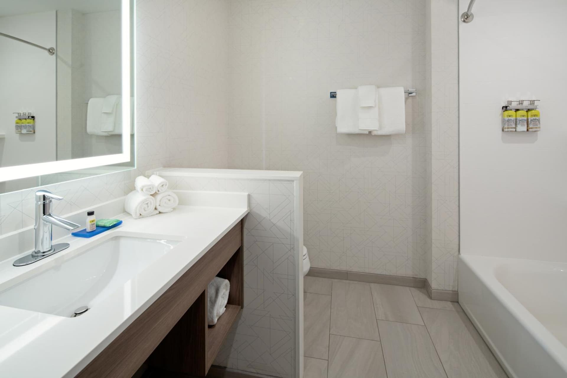 Holiday Inn Express & Suites Palm Desert - Millennium by IHG interior in Palm Desert, CA — gallery photo 2