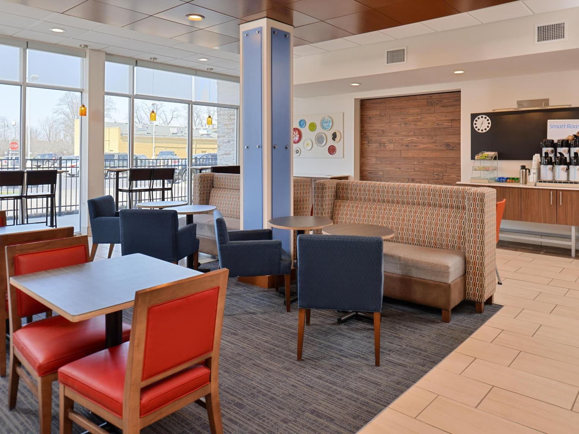 Holiday Inn Express & Suites - Brighton South - US 23 by IHG interior in Brighton, MI — gallery photo 2