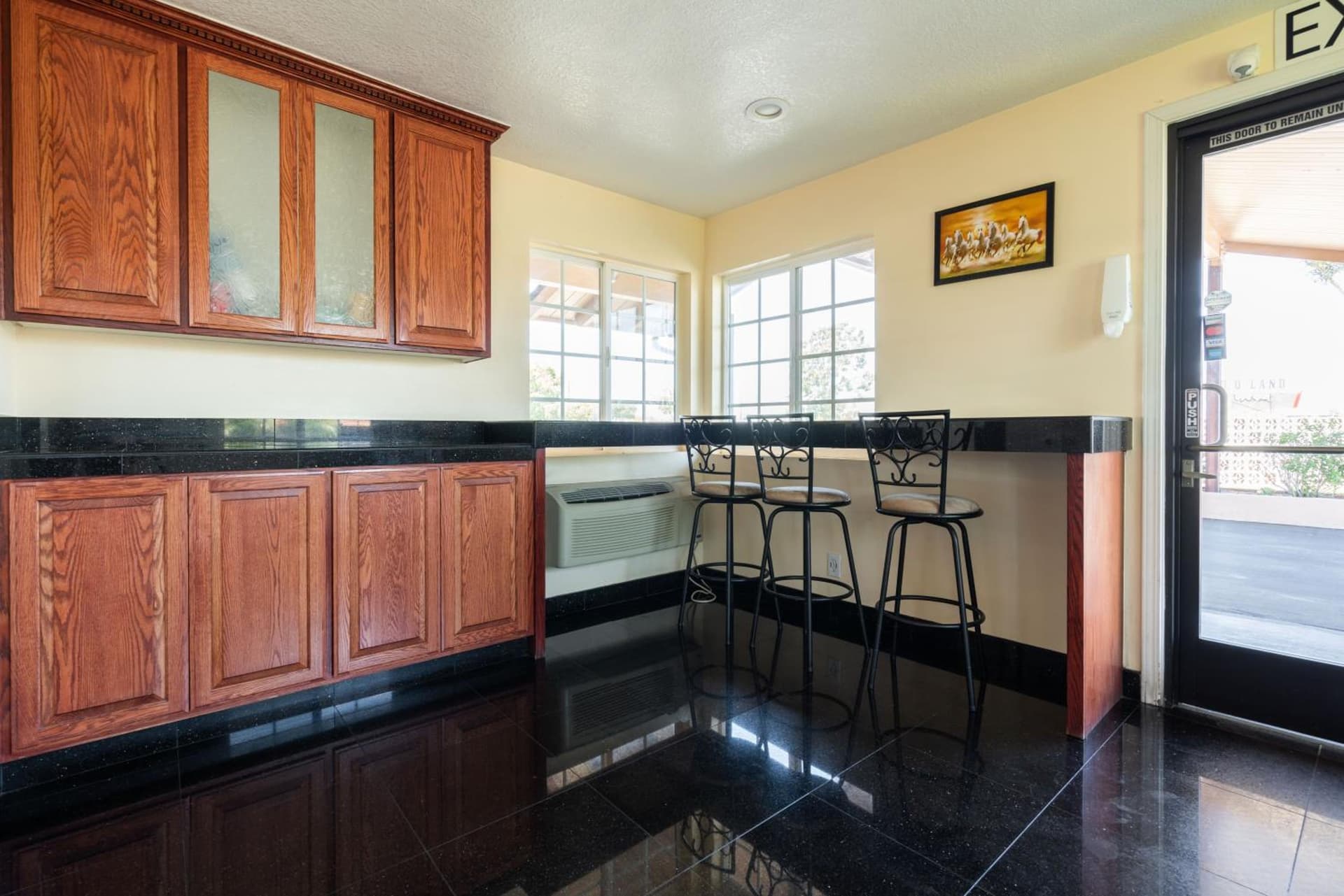 Solaire Inn & Suites gallery photo in Santa Maria, CA — image 15