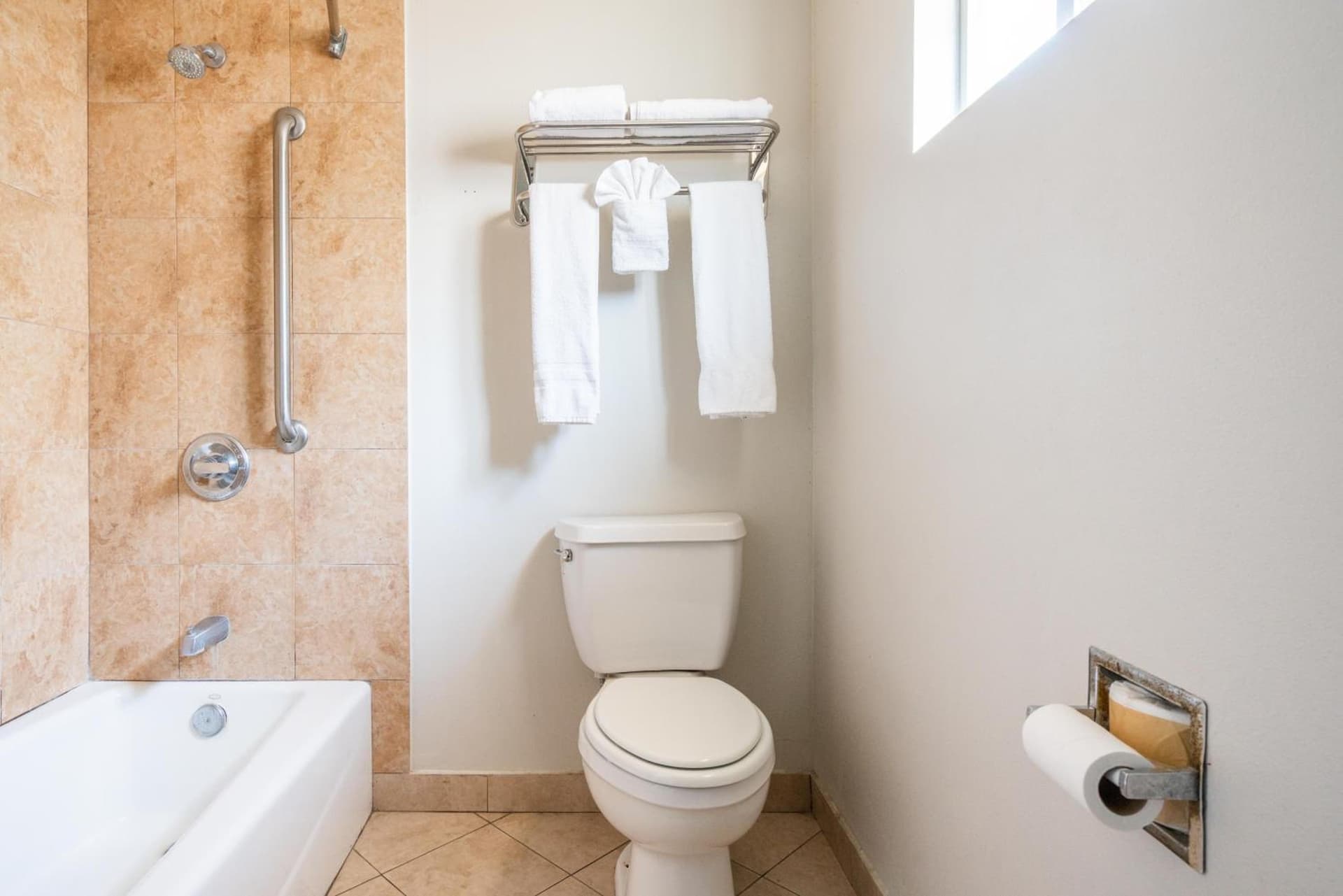 Solaire Inn & Suites gallery photo in Santa Maria, CA — image 10