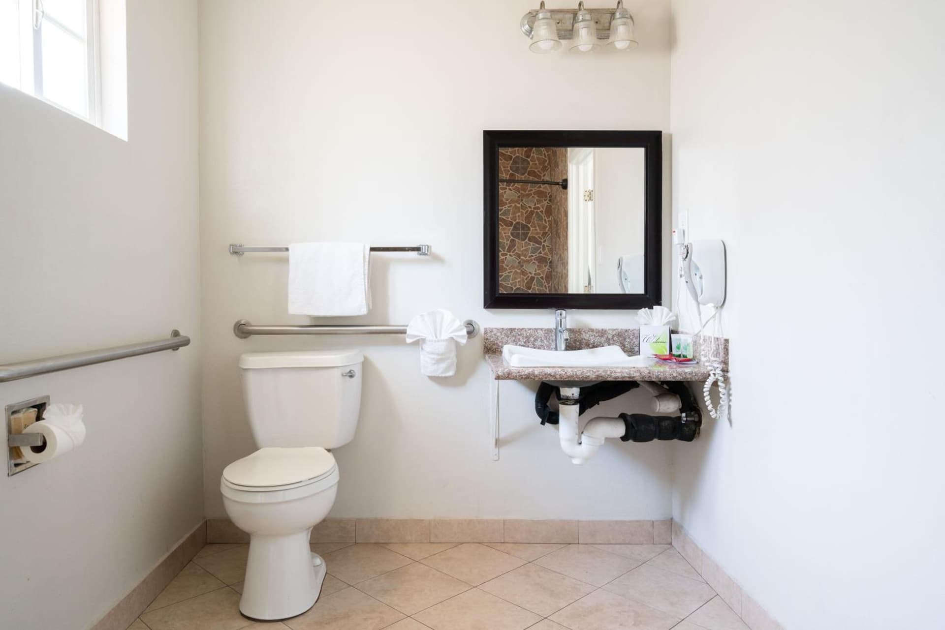 Solaire Inn & Suites gallery photo in Santa Maria, CA — image 5